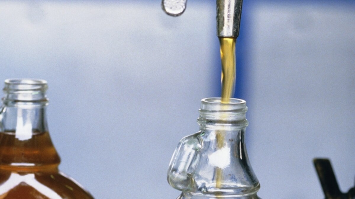 HighTech Tapping Making Maple Syrup With Vacuums