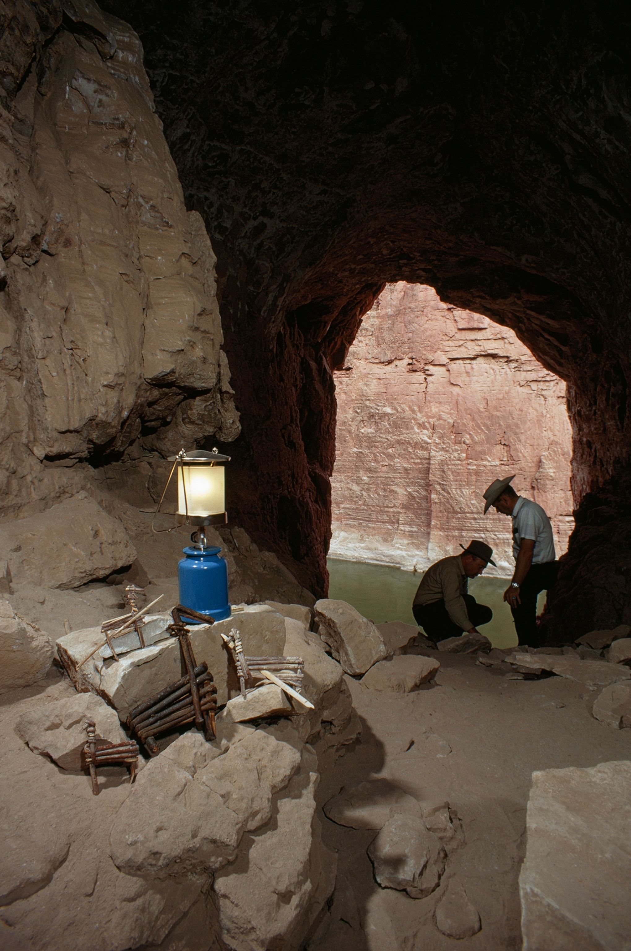 Anthropologists uncover prehistoric Indian artifacts.