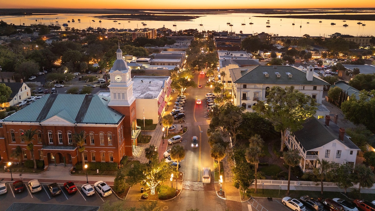 17 of the most charming small towns in the U.S.