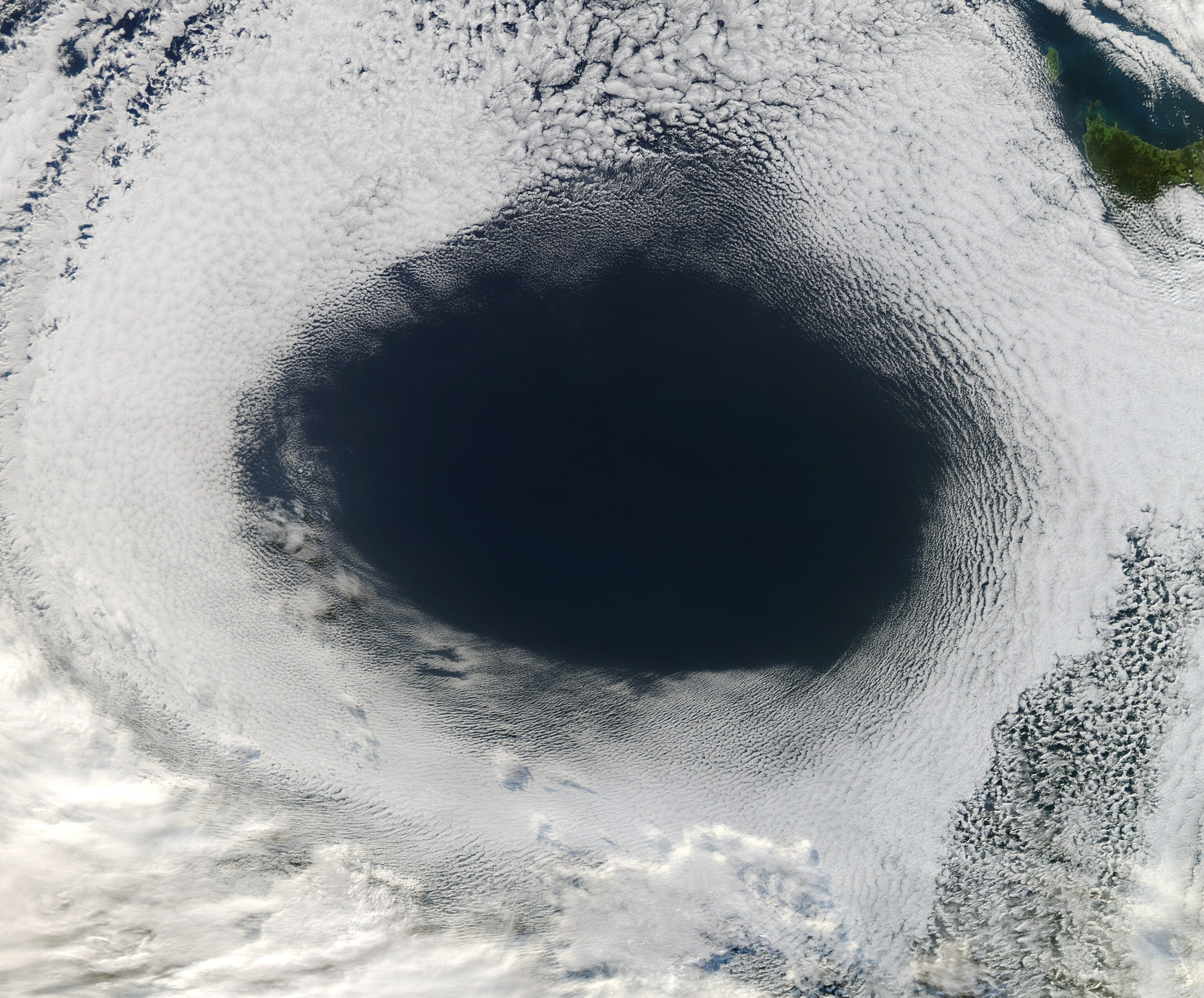 Cloud picture: a large hole in clouds over Australia