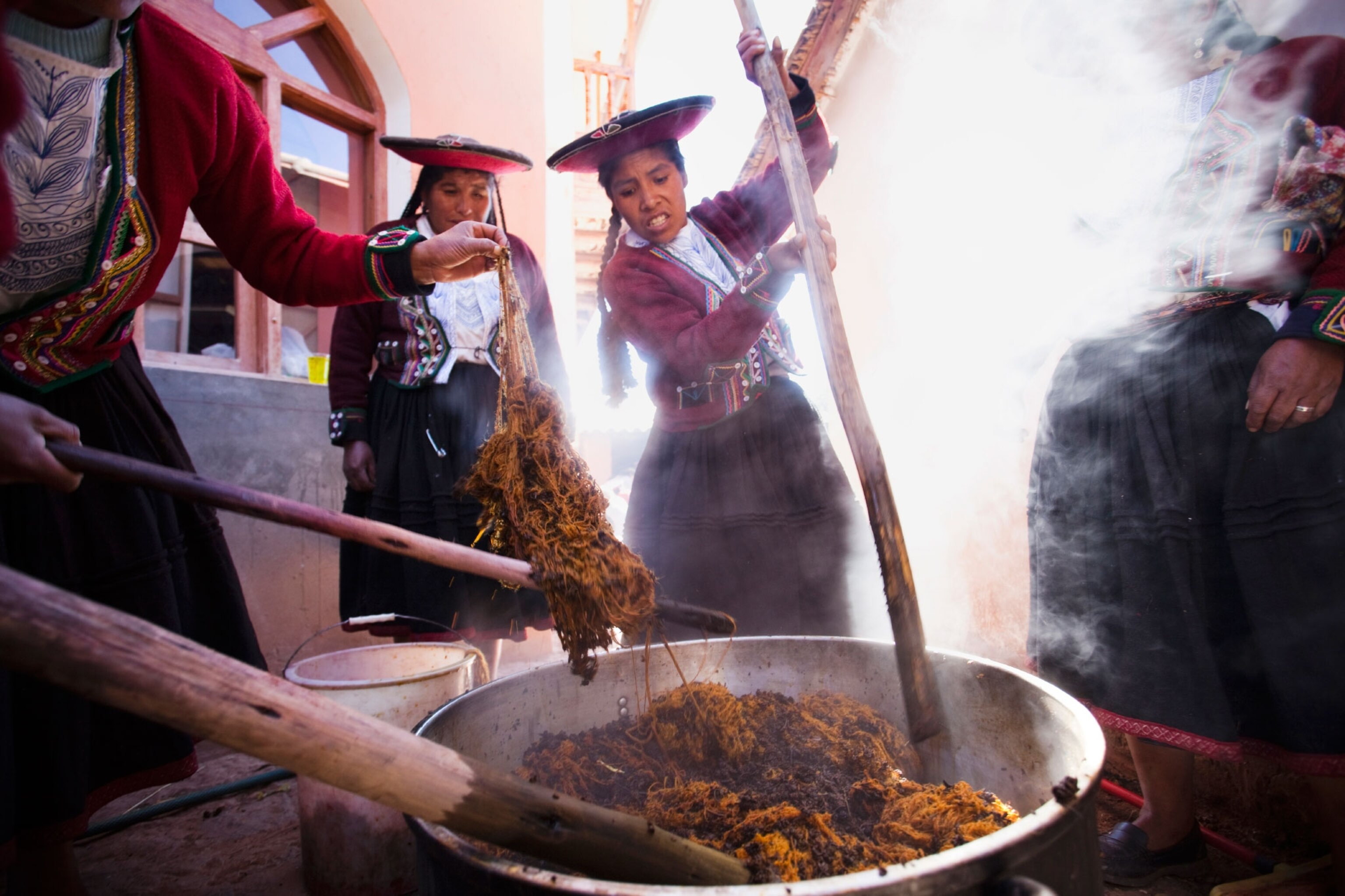 women in peru dying yarn