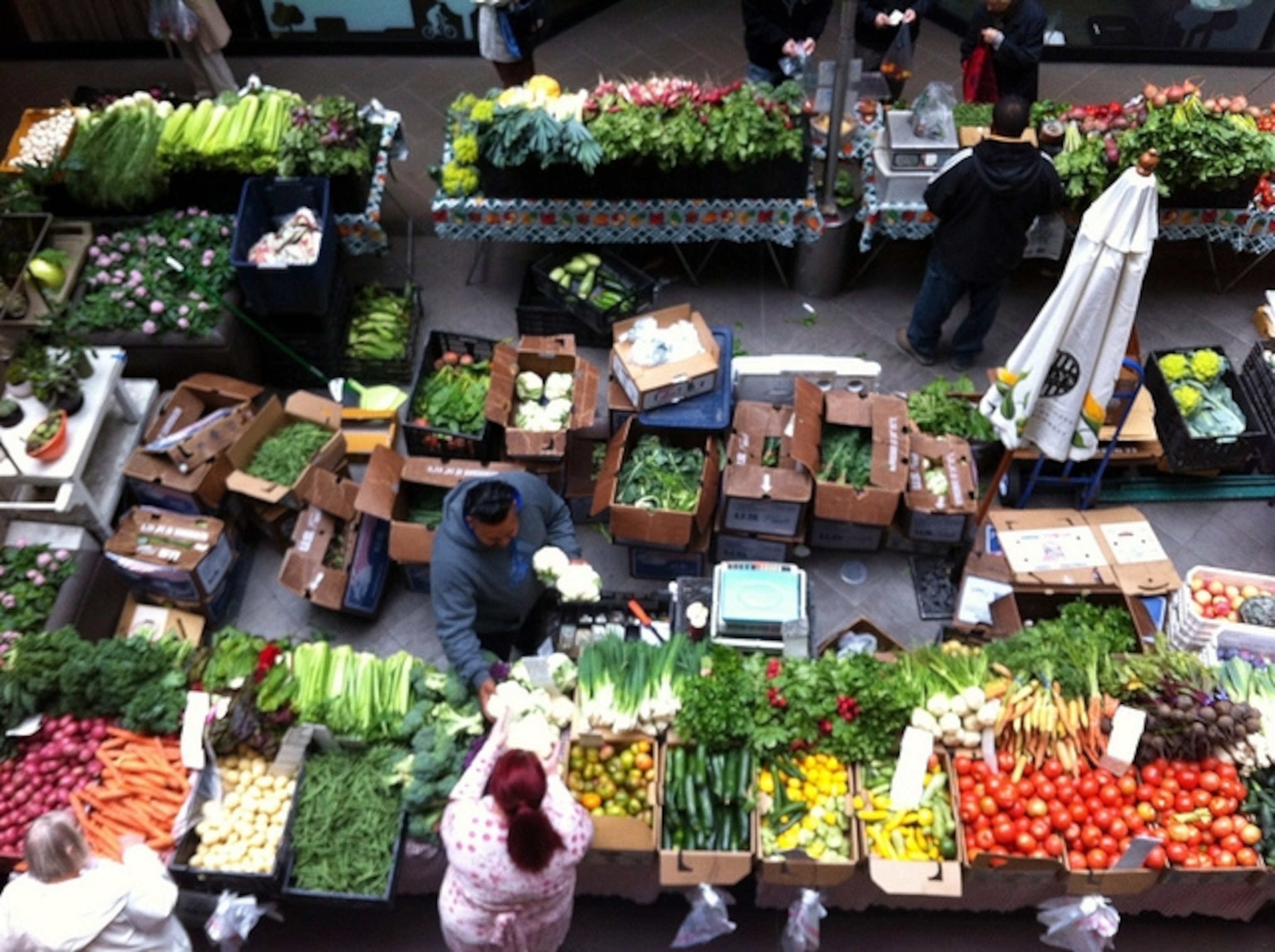 Overhead photo of a farmer's market.