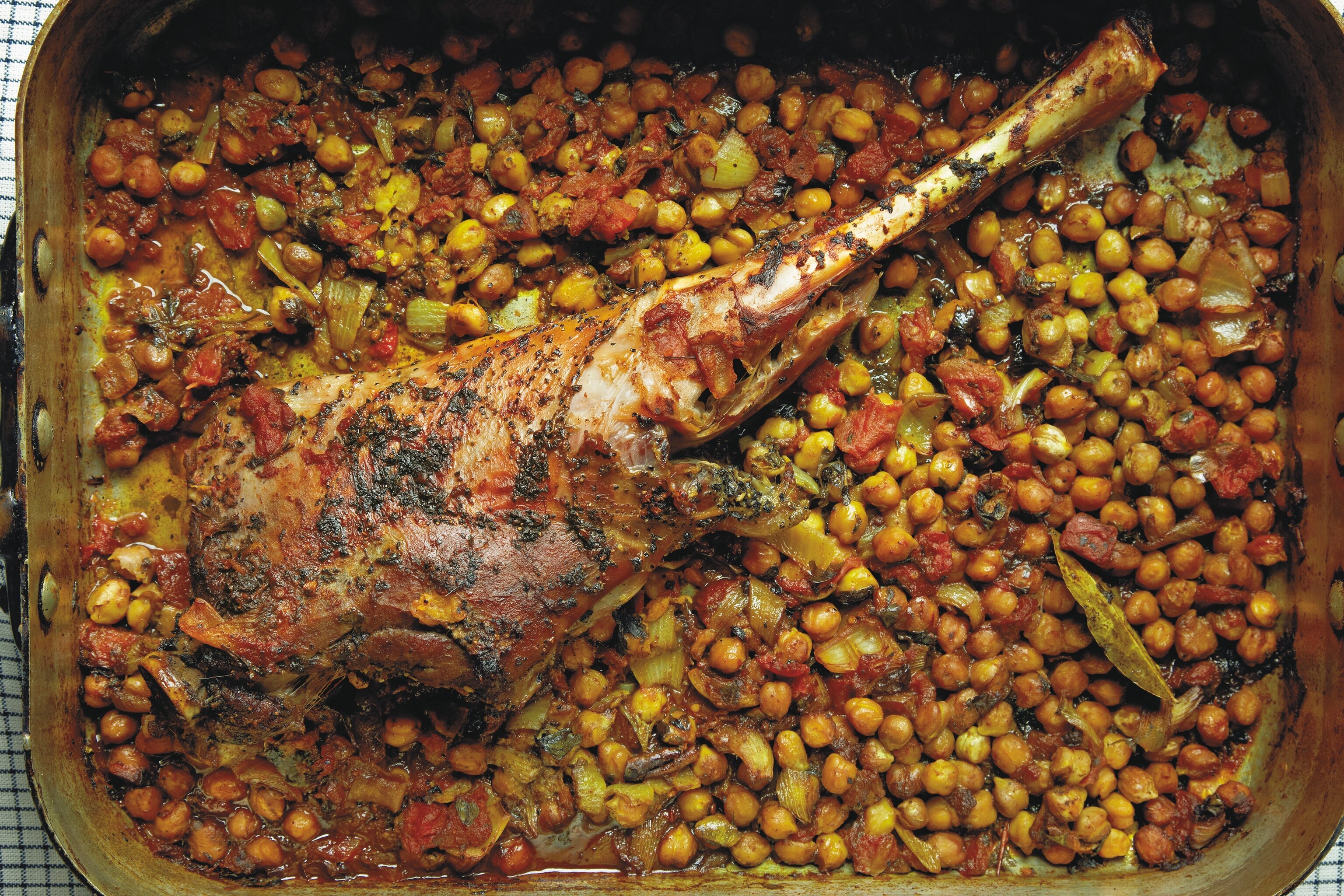 goat leg with chickpeas, tomato and saffron