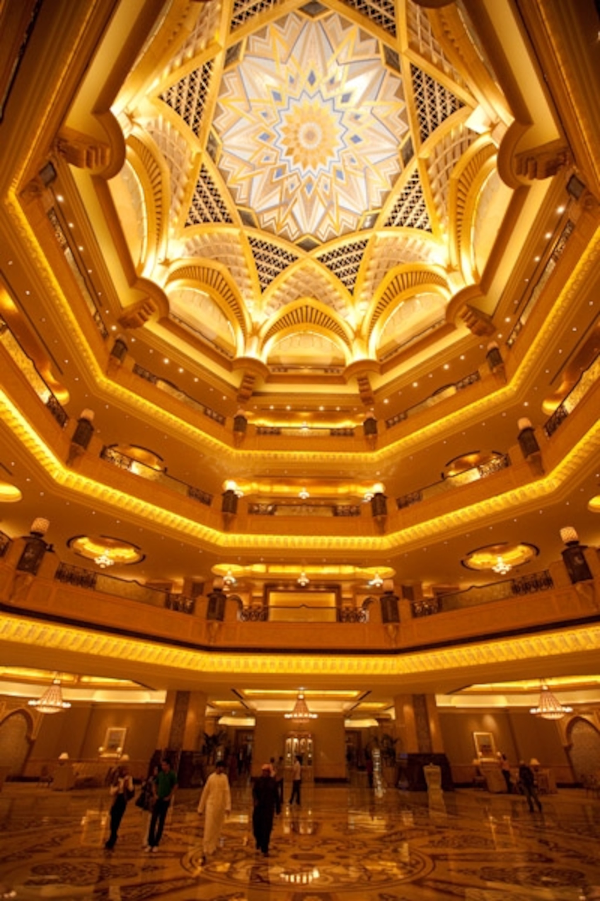 Domed interior of a hotel (photo)