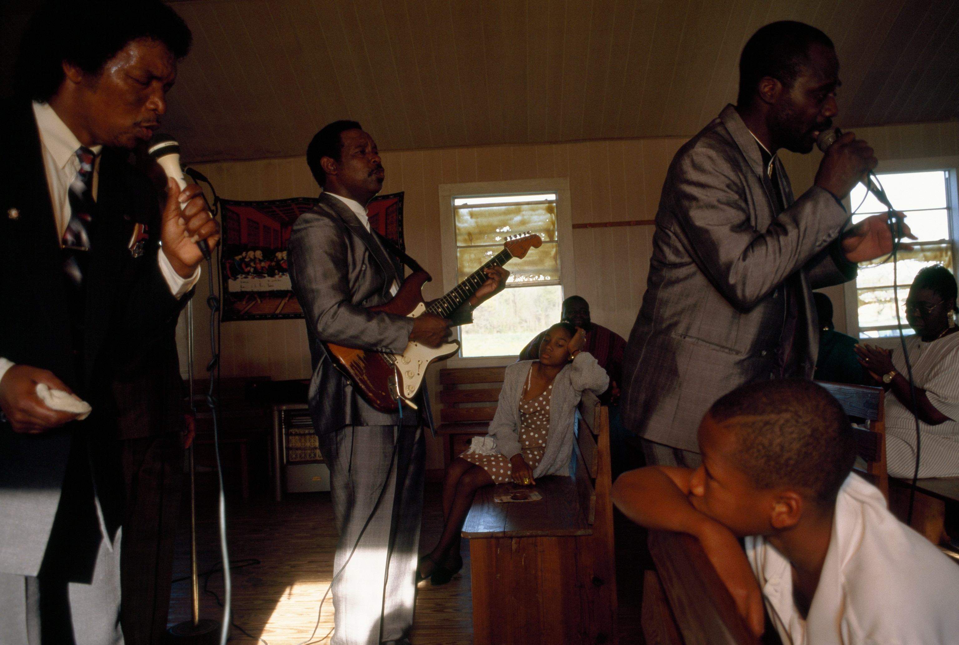 Music was the ministry when the Spiritual Kings visited Zion Travelers Baptist Church near Jackson, Mississippi. Gospel influenced Grammy award winner Keb' Mo' (right), whose mother sang in Baptist choir. His repertoire includes his own songs and those of blues icon Robert Johnson.