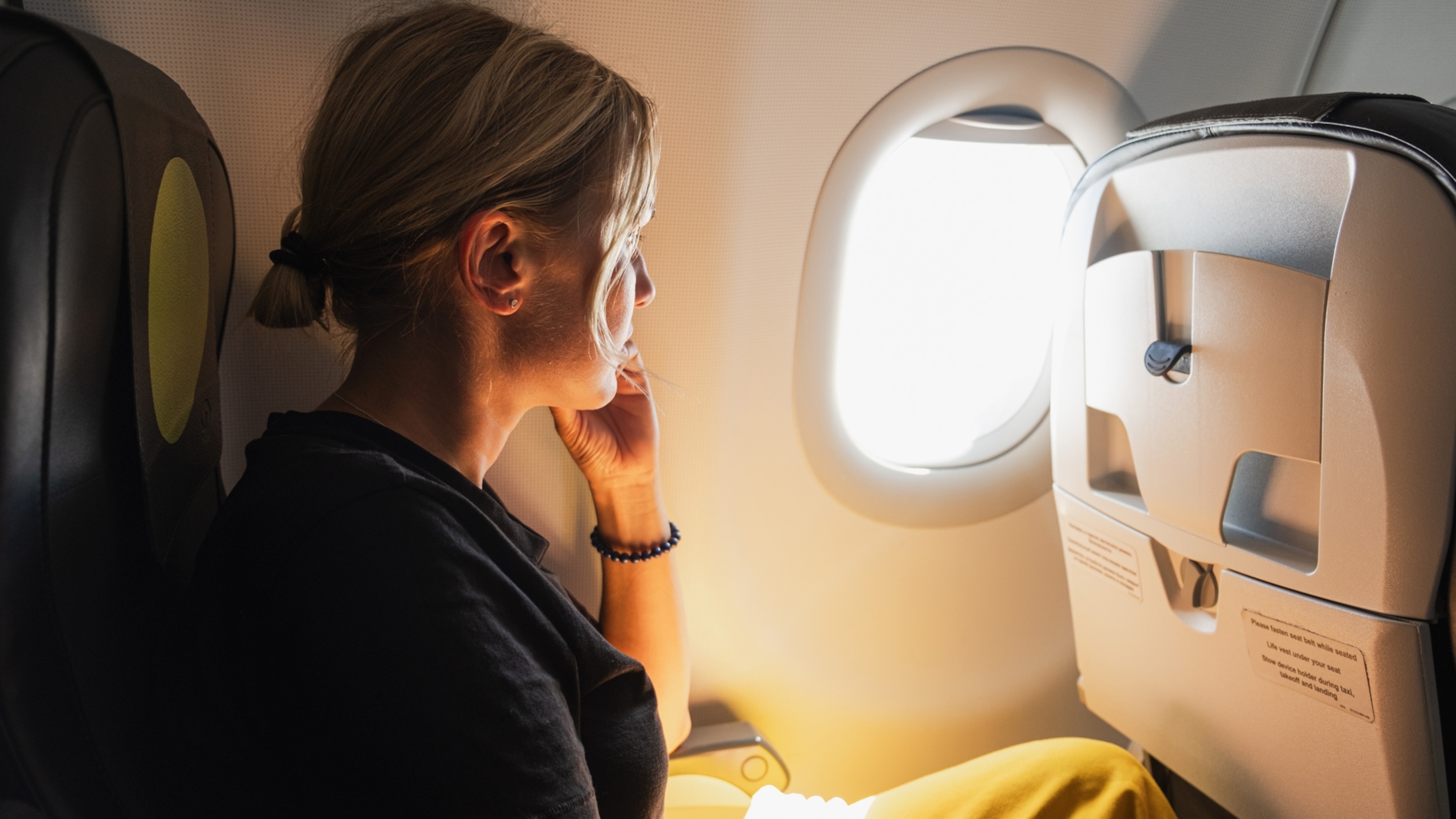 Plane crashes can cause anxiety. Here are 7 tips to manage fear of flying