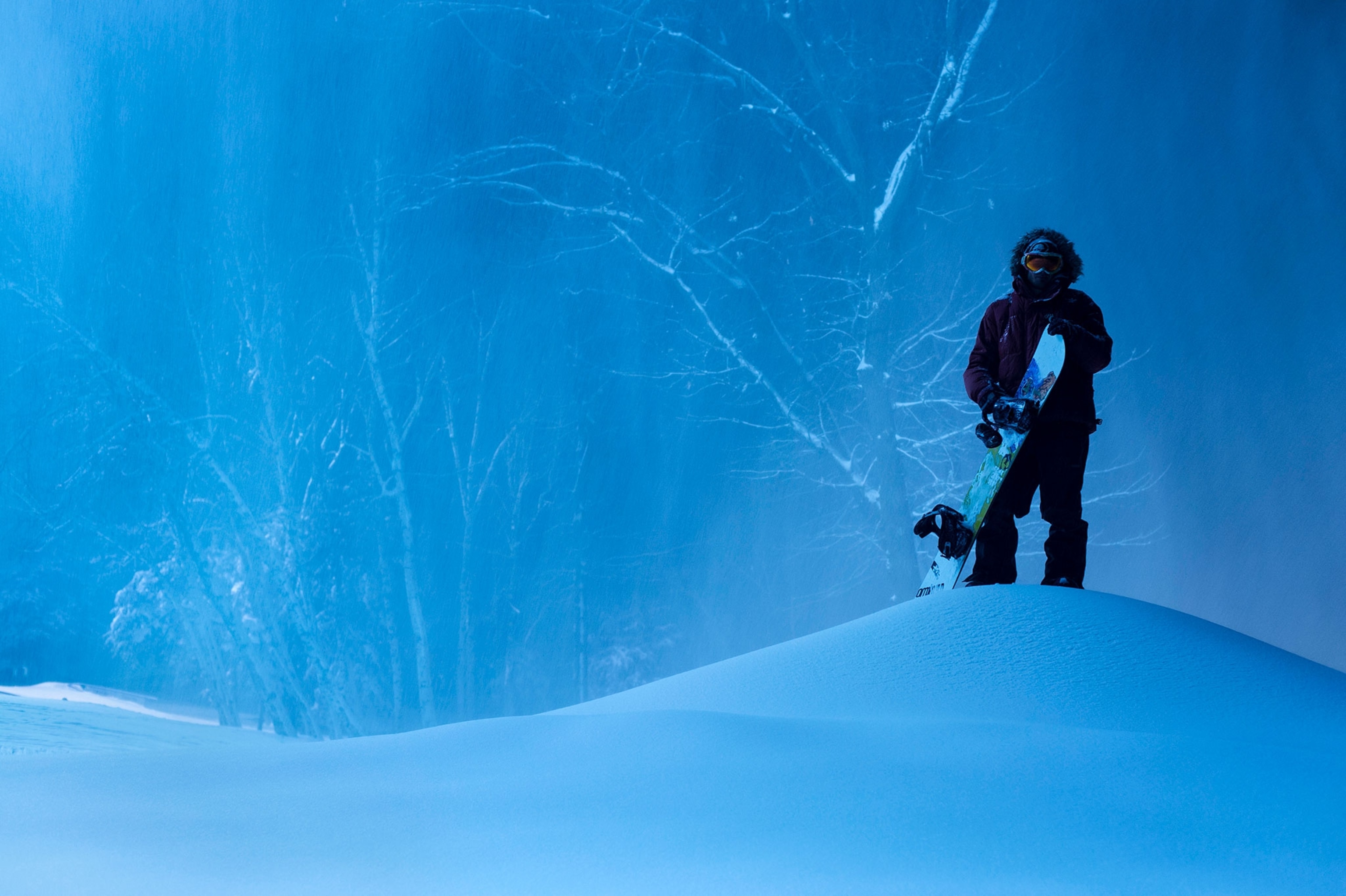 a snowboarder at the Chestnut Mountain Ski Resort, Illinois