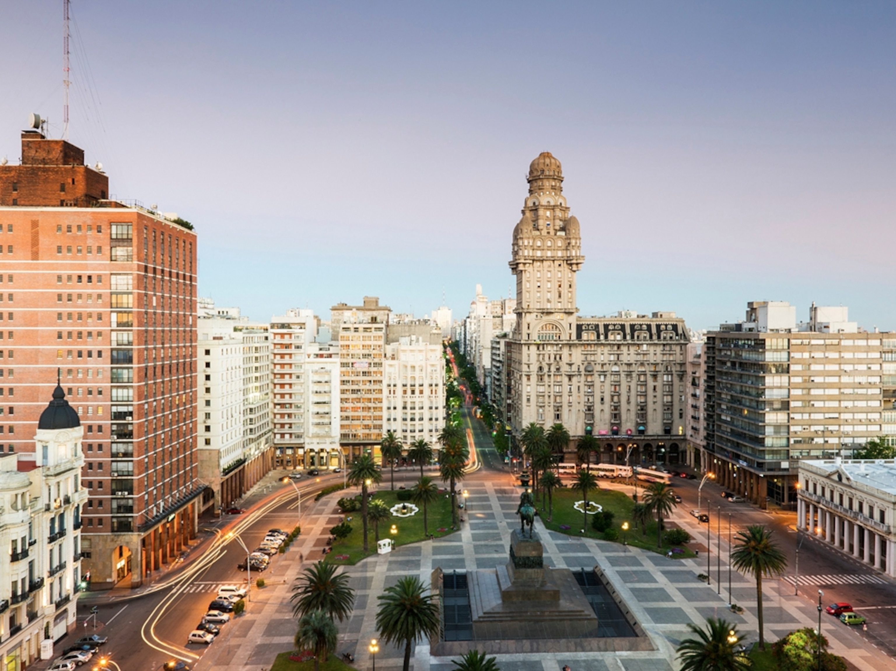 the Plaza Independencia in Montevideo