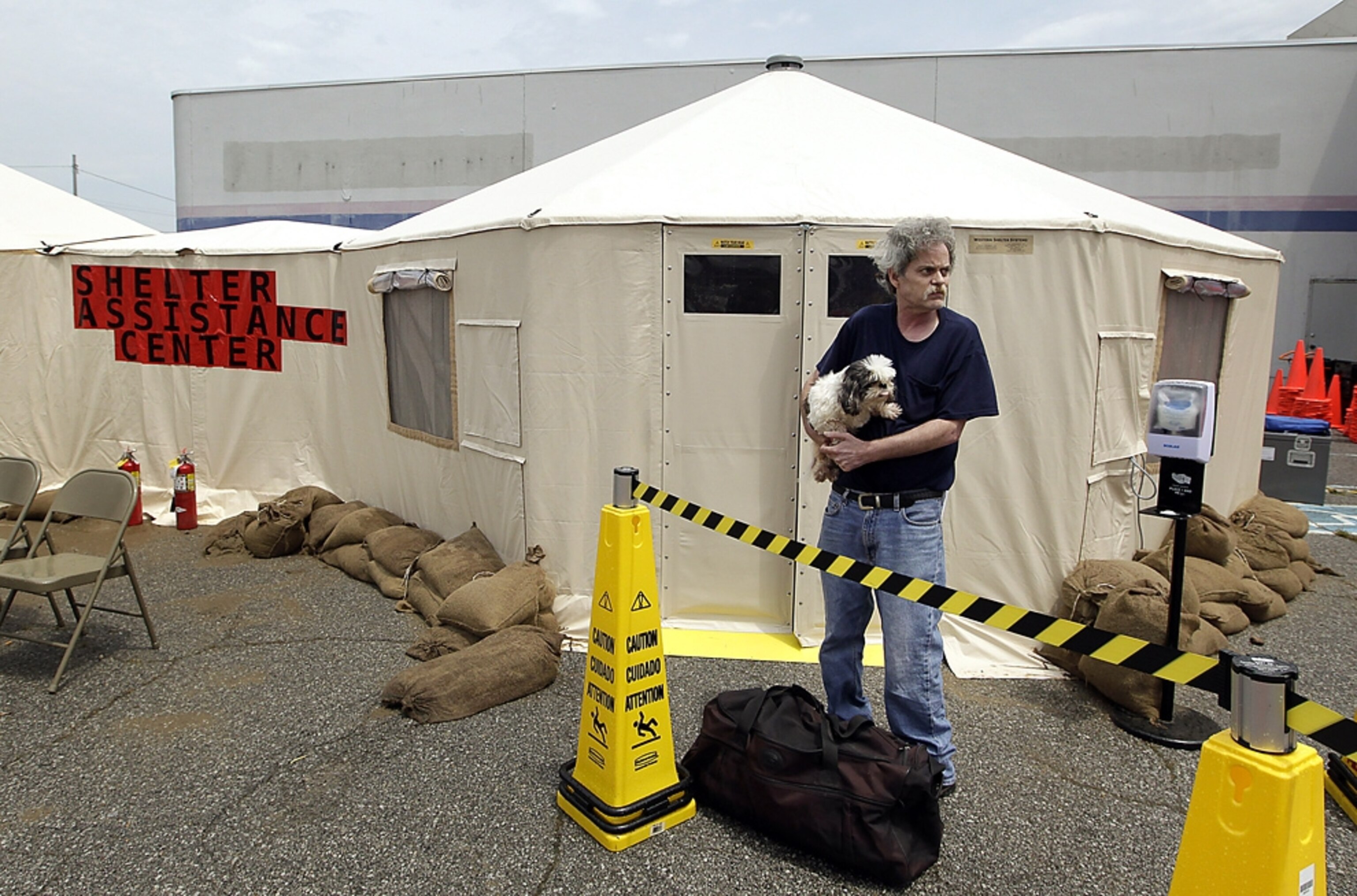 Mississippi flood pictures: dog at emergency center in Memphis area