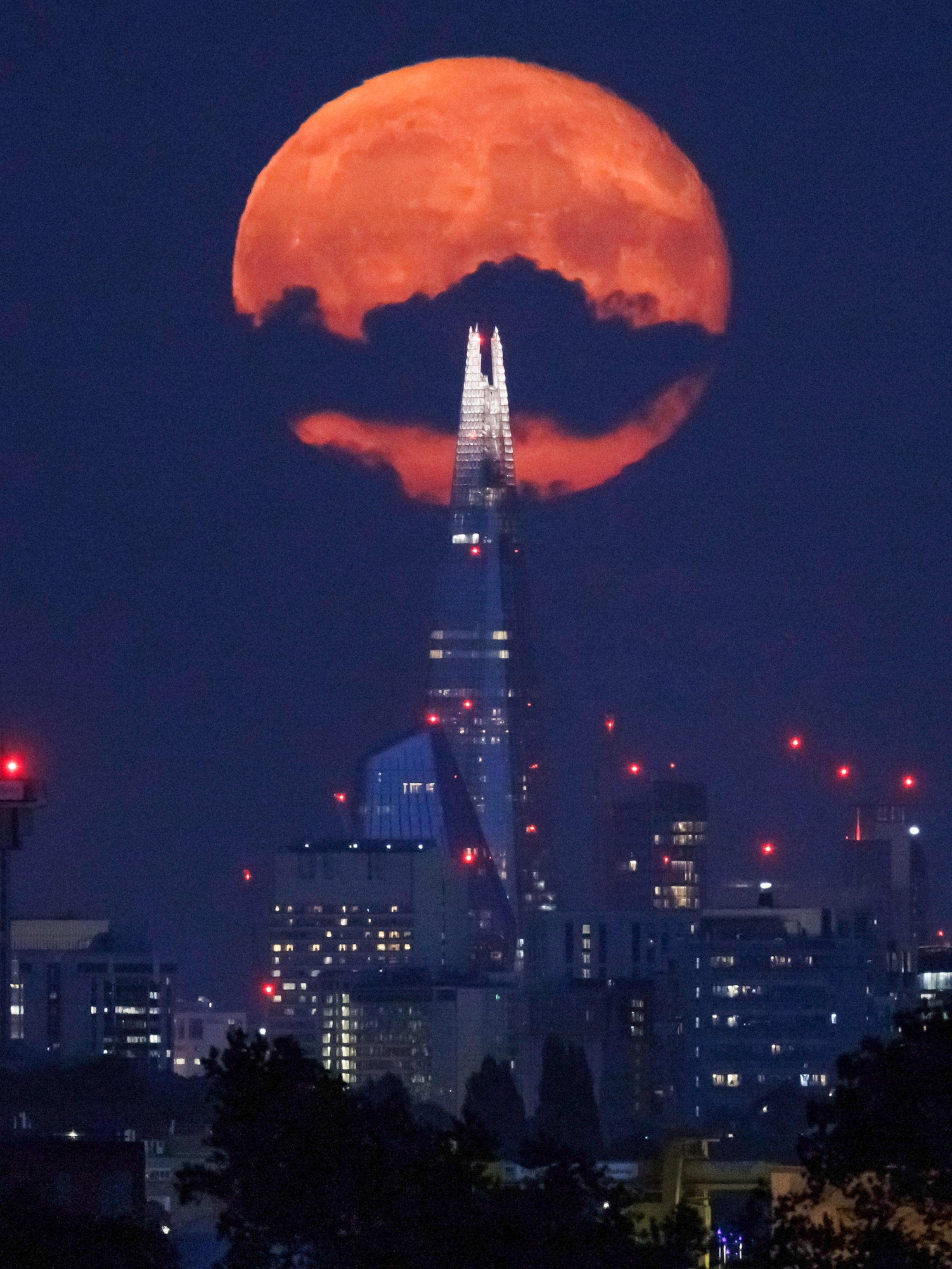 8 night sky events to see in August, from a 'sturgeon moon' to a stunning  6-planet lineup | National Geographic