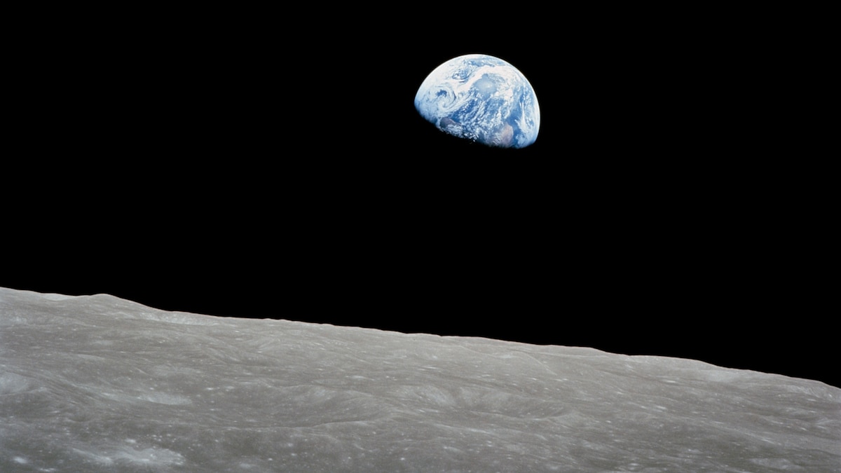 Iconic Earthrise photo