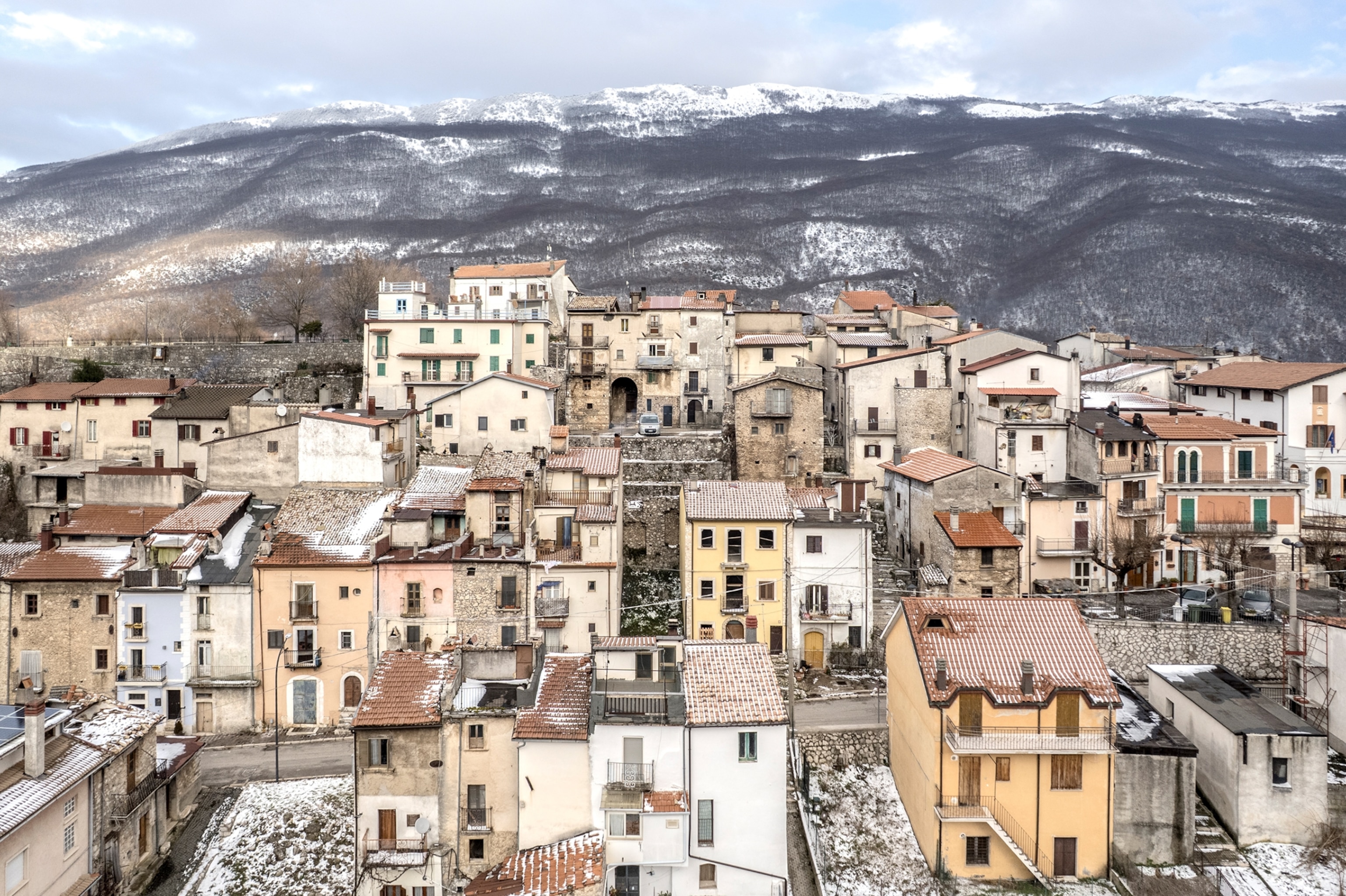A glimpse of the village of Villavallelonga.