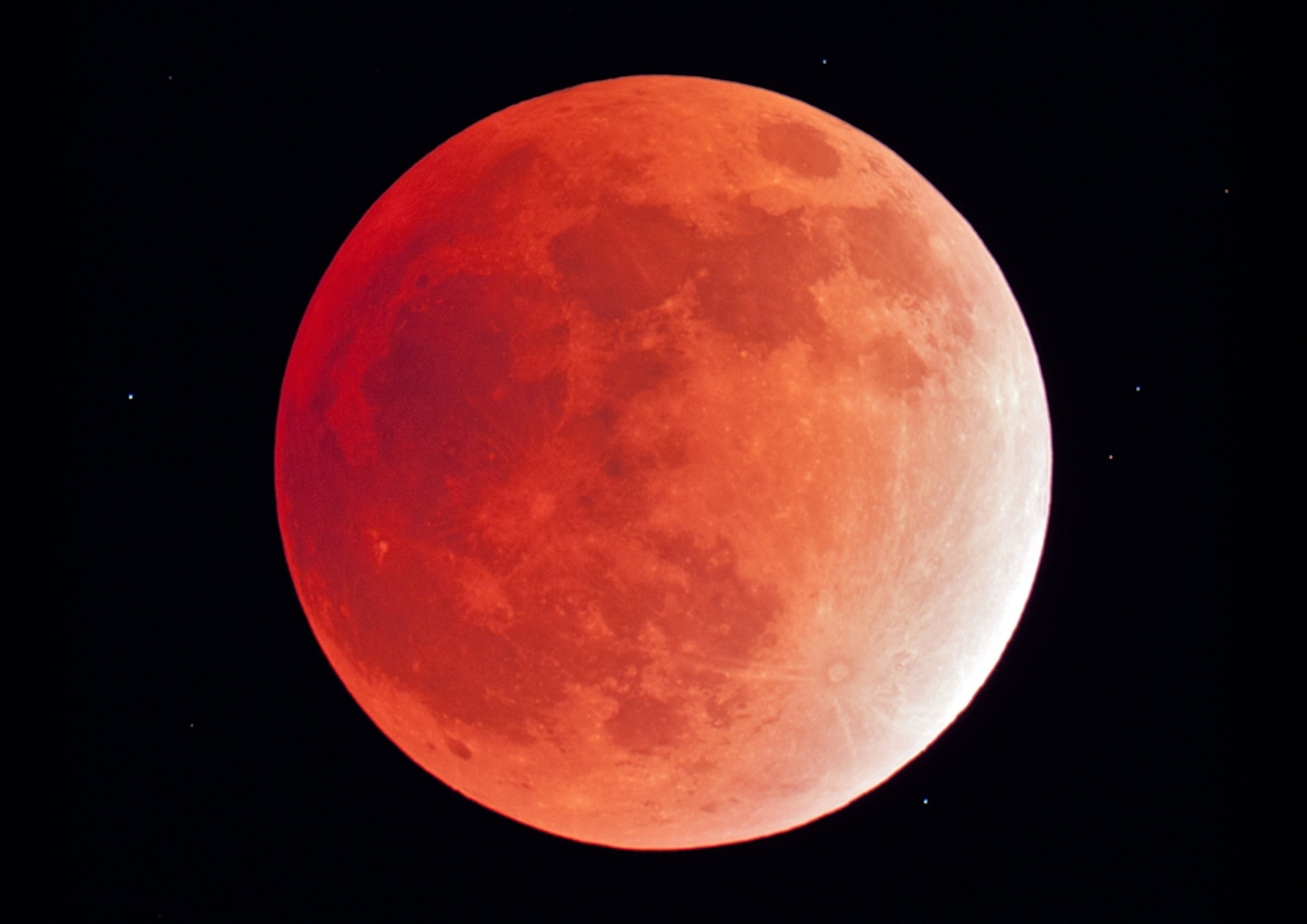 Lunar eclipse picture: red full moon over Iran