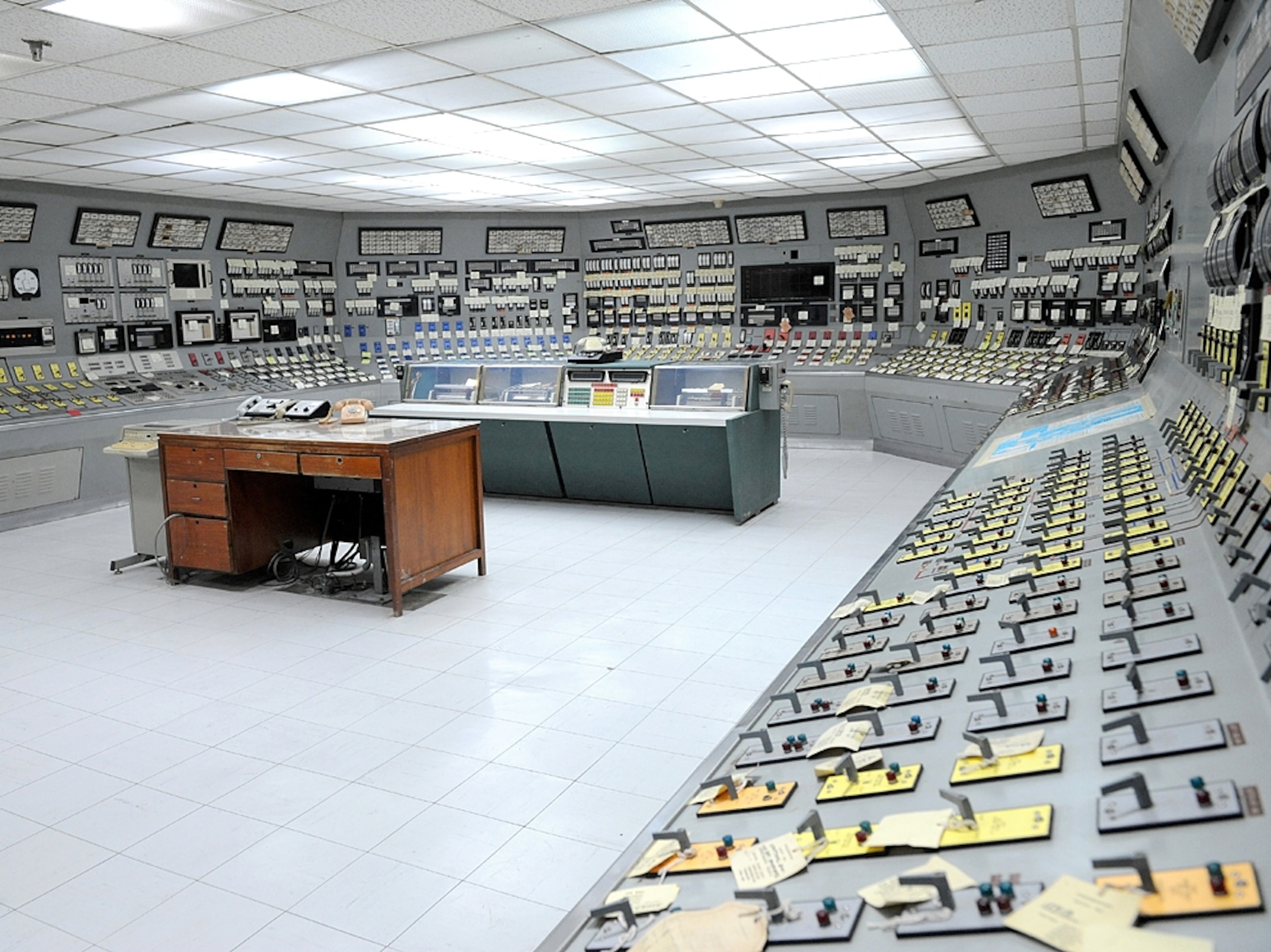 Nuclear power picture: Bataan, Philippines, plant control room