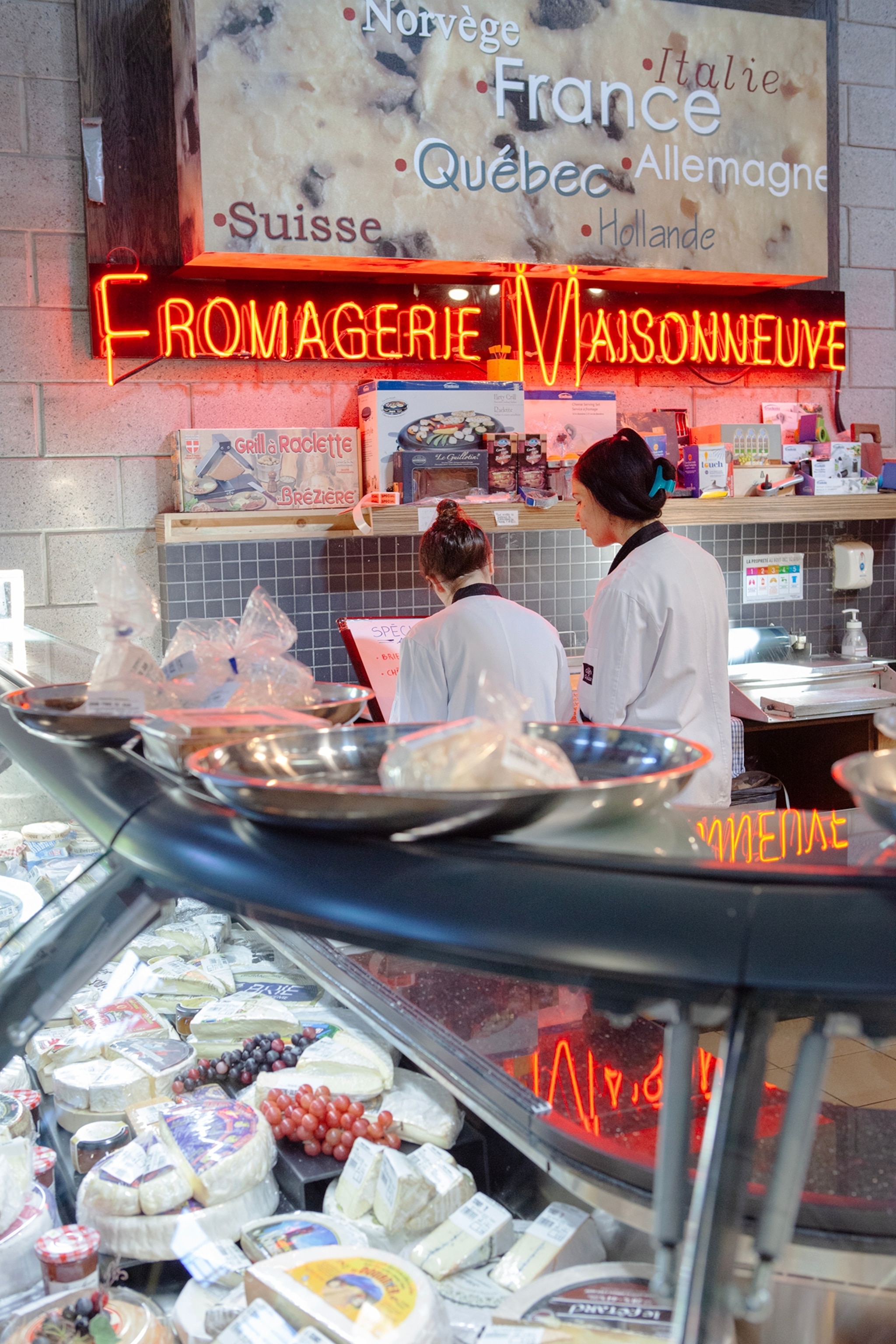 Located in the borough of Mercier-Hochelaga-Maisonneuve, the Maisonneuve Market opened its doors at the beginning of the 20th century. It was closed by the municipality in the 1960s but thanks to the perseverance of the citizens of the neighbourhood, was reopened in the 1980s and is a popular destination for both locals and tourists.