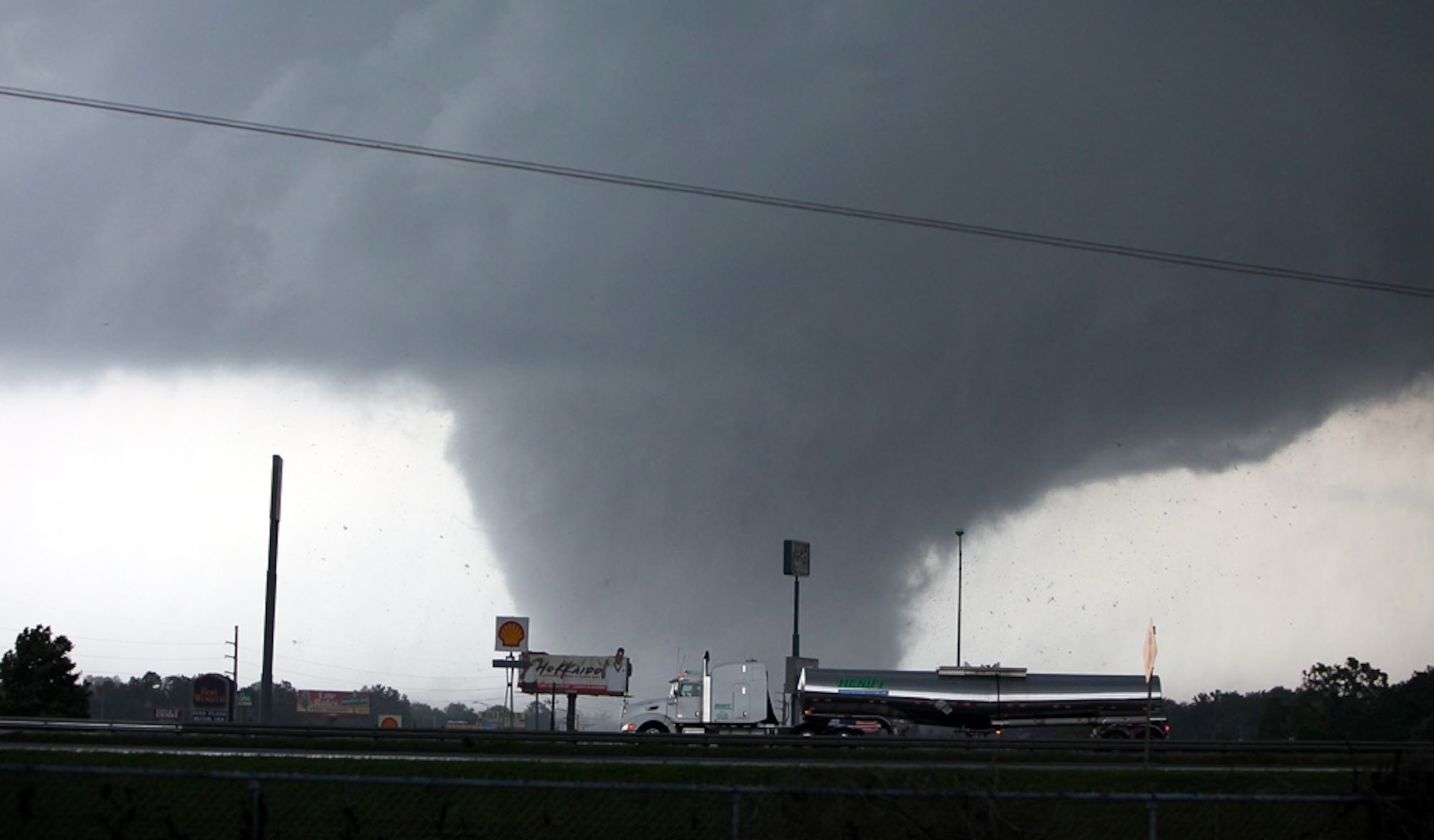 Alabama tornado picture: a tornado in Tuscaloosa that's made Alabama news headlines