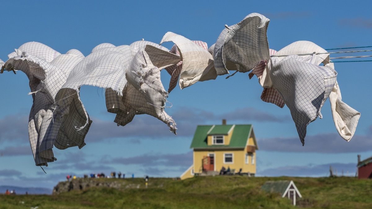 Simple ways to make your laundry routine more eco-friendly thumbnail