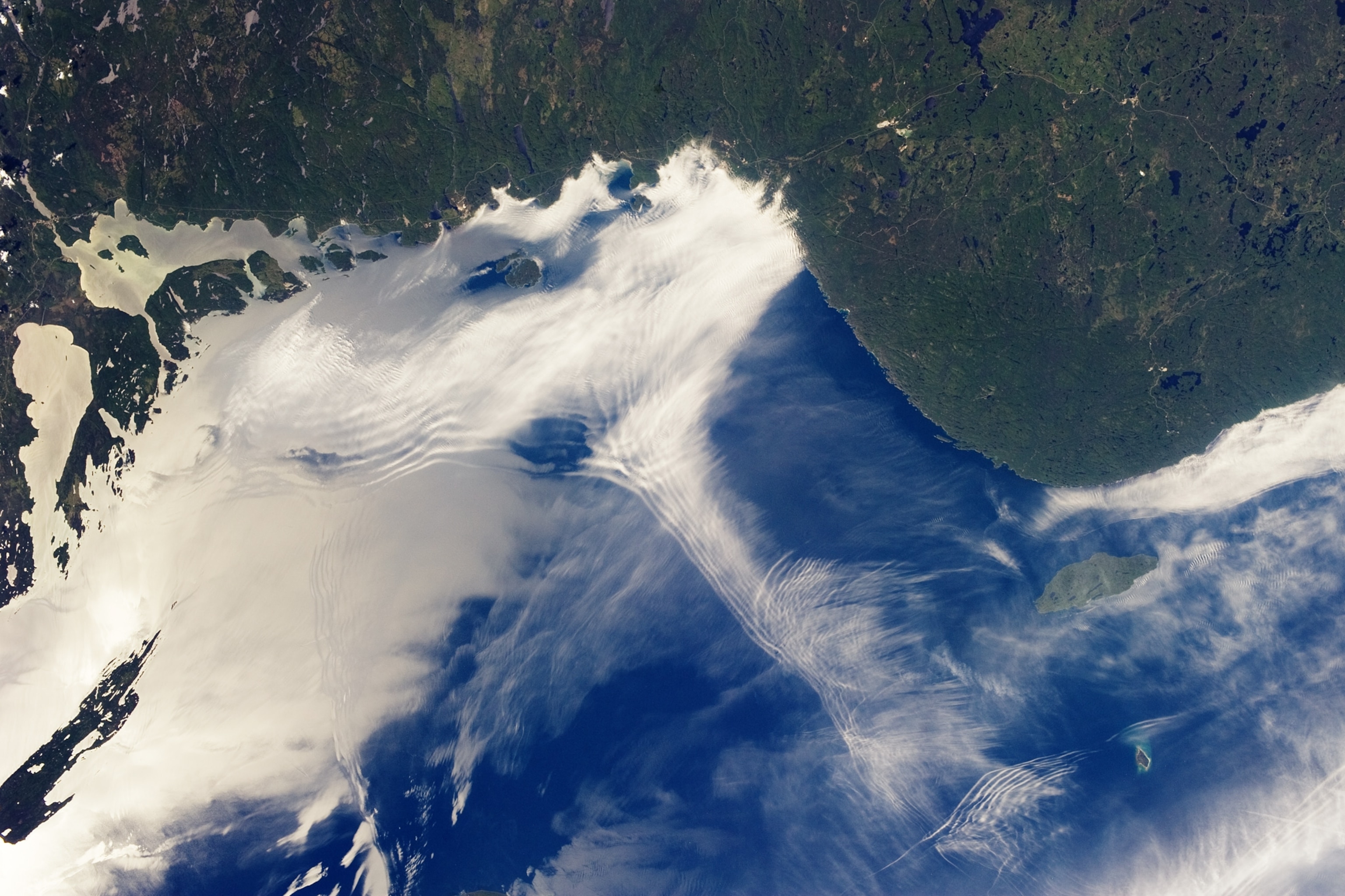 Week in Space 255 - A picture of gravity waves above Lake Superior.