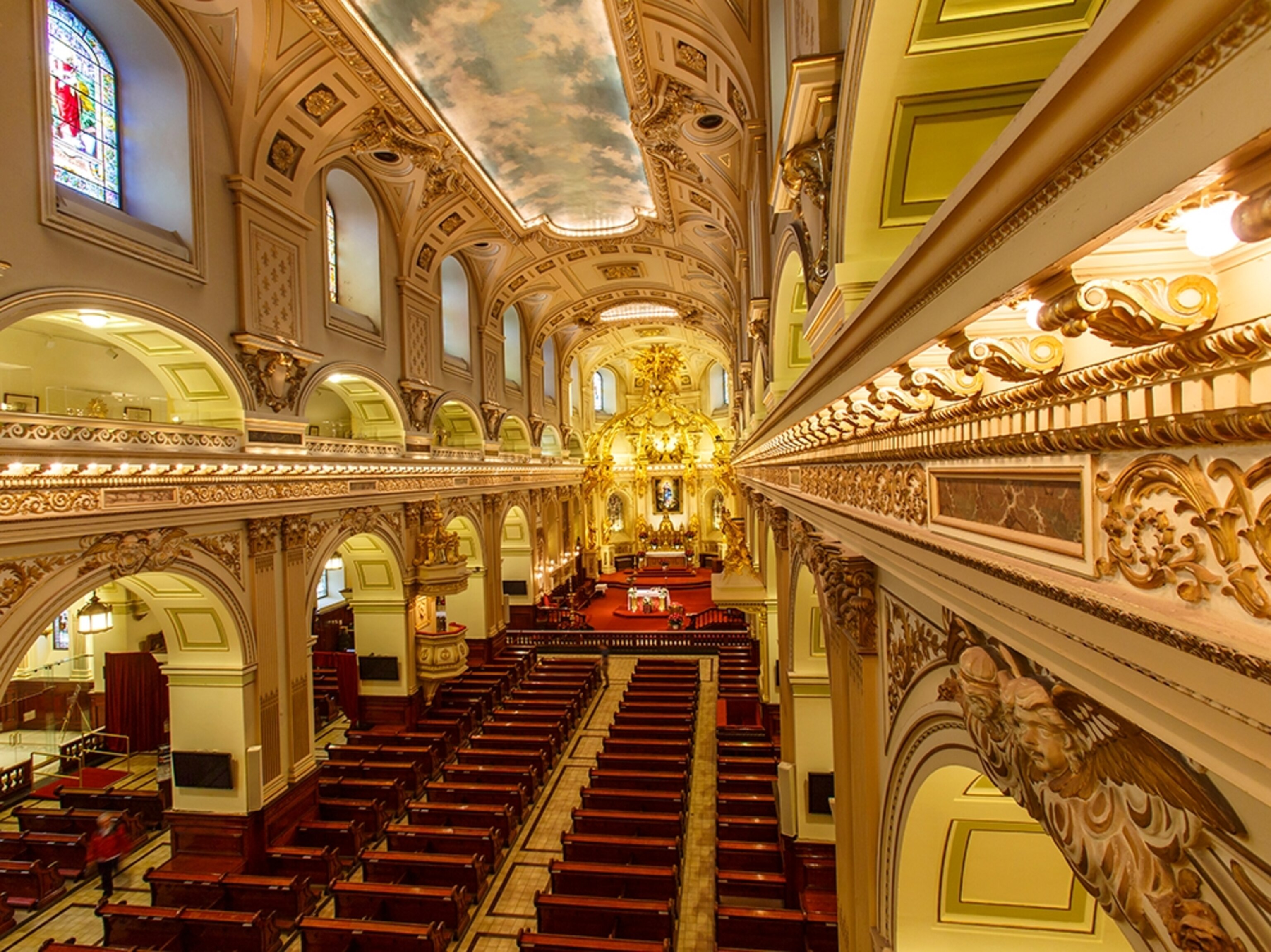 the interior of the Cathedral-Basilica de Notre-Dame de Québec
