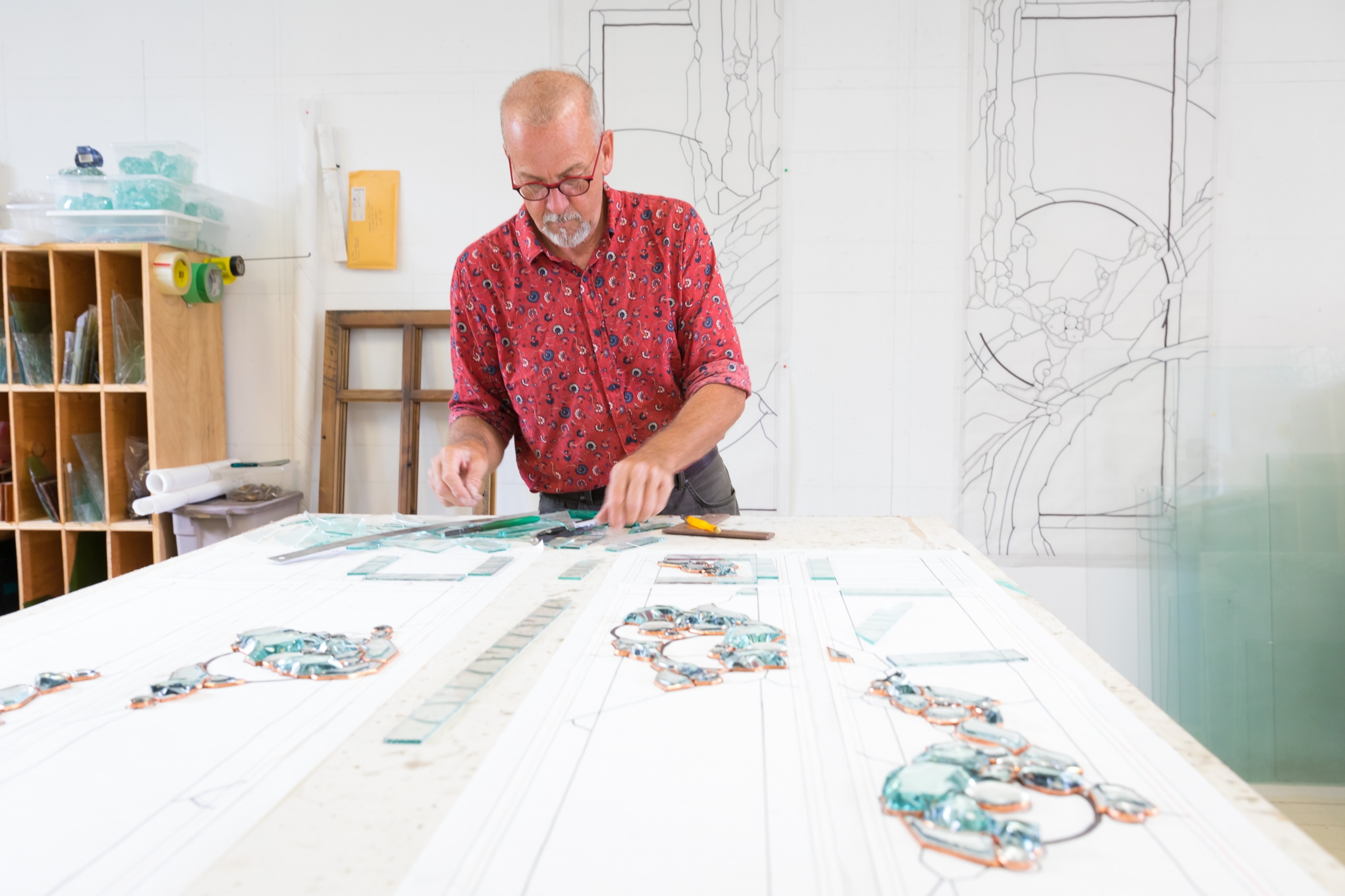 Neil Hanscomb working in his glass studio