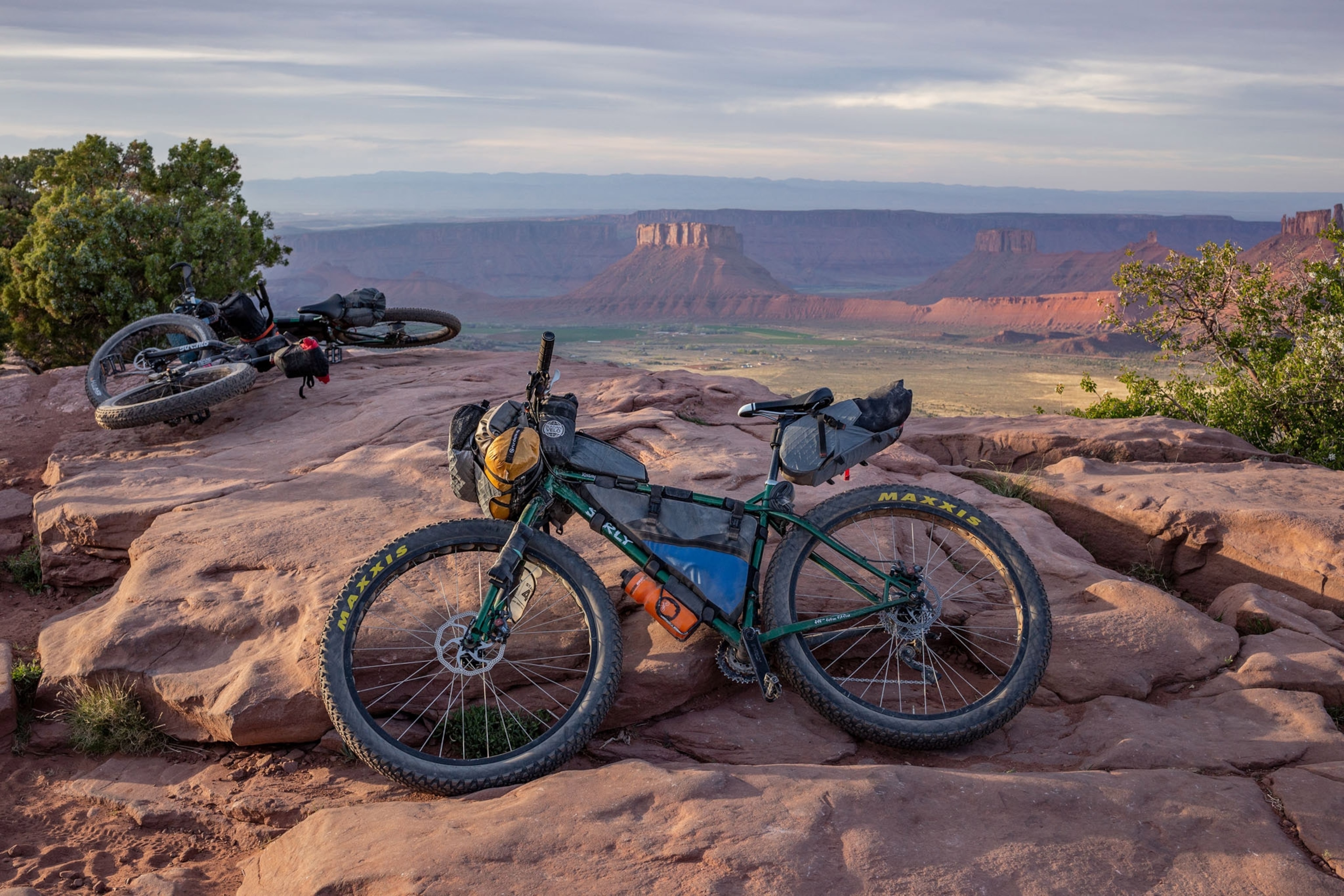 a bike laying against rocks on the Kokopelli trail in Utah as riders rest