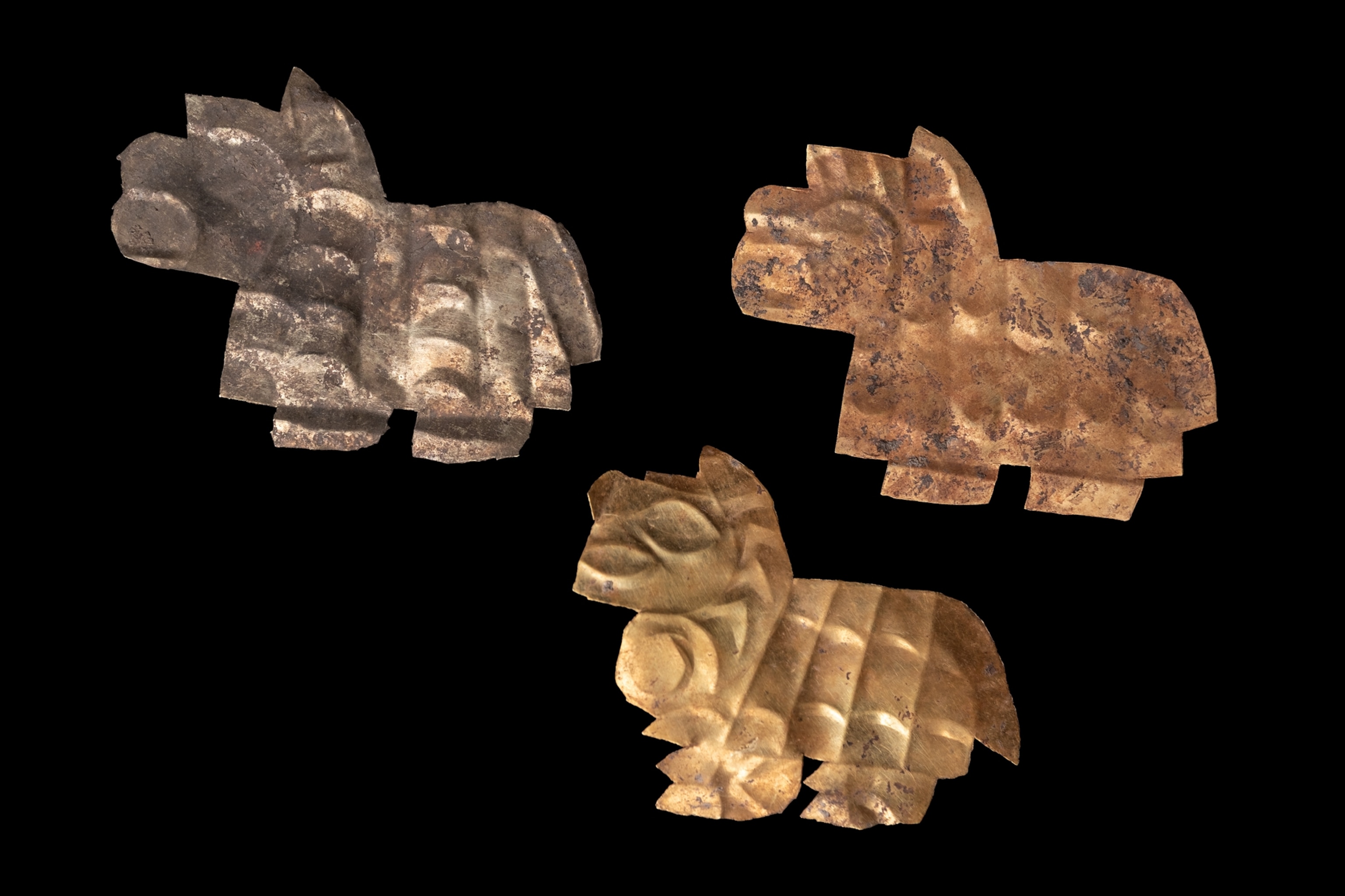 Zoomorphic laminated figurines representing South American camelids, crafted in silver and gold