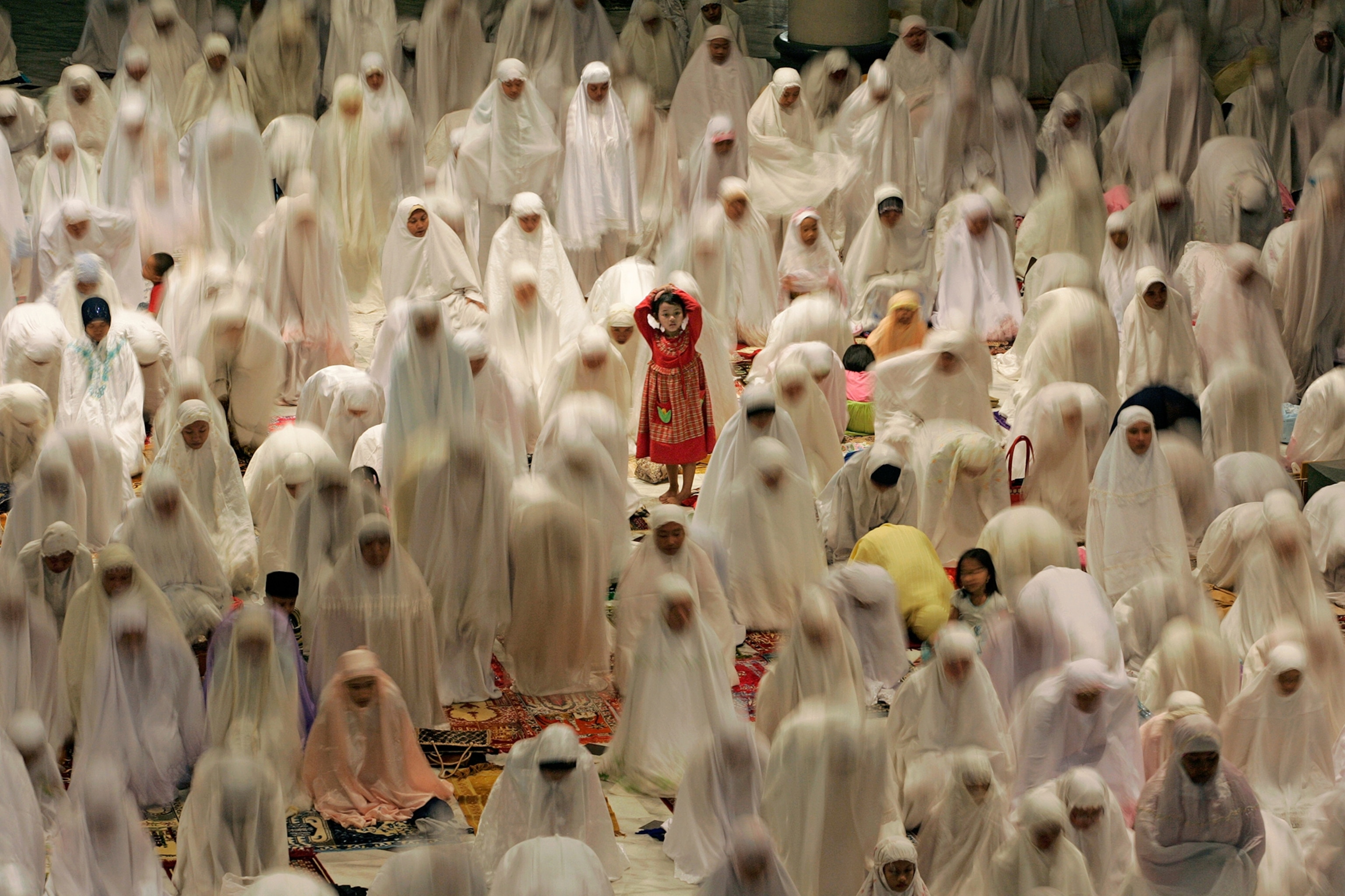 Muslims attend prayers on the eve of the first day of the Islamic fasting month of Ramadan at a mosque in Surabaya, East Java on August 31, 2008.