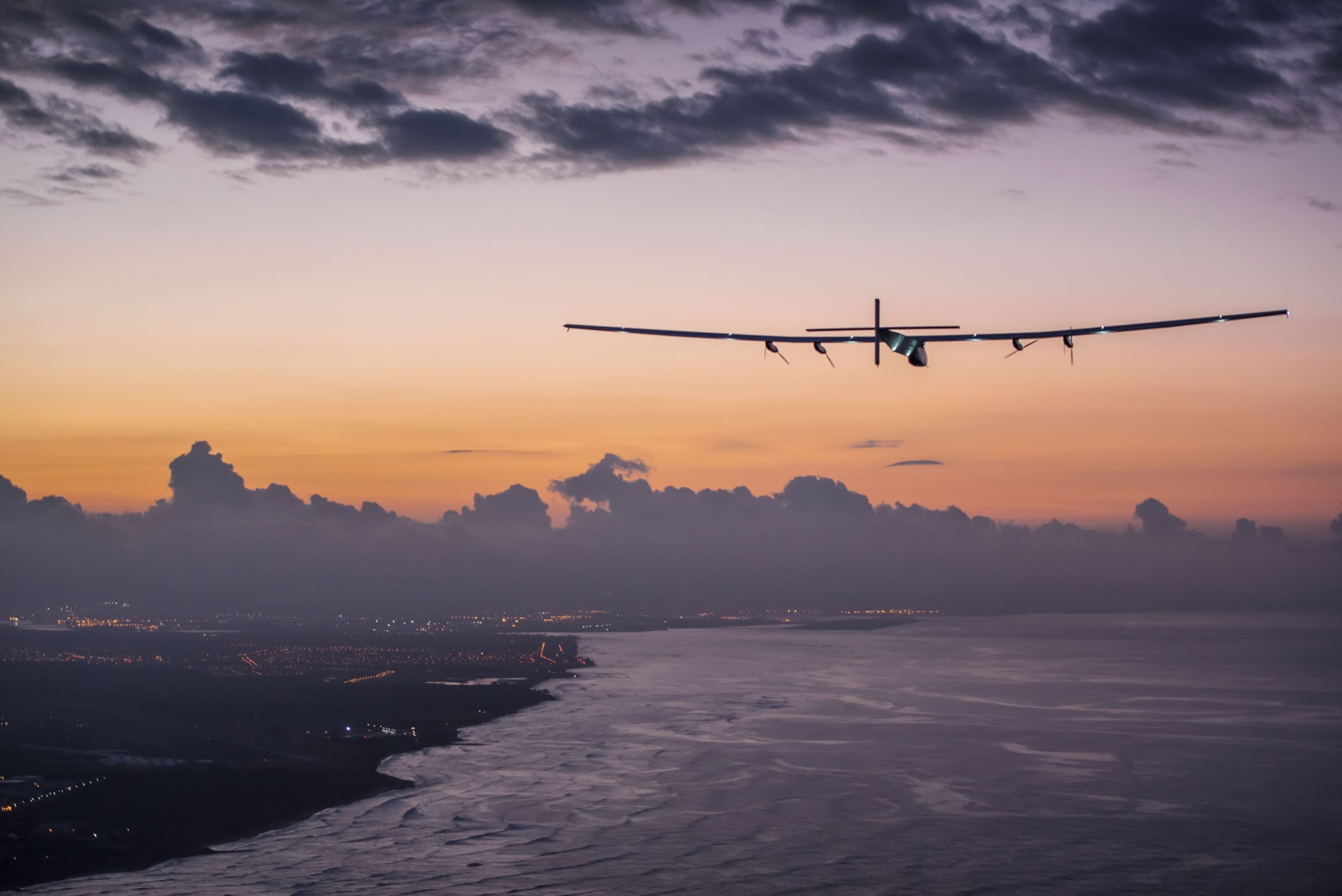 the Solar Impulse plane landing in Hawaii