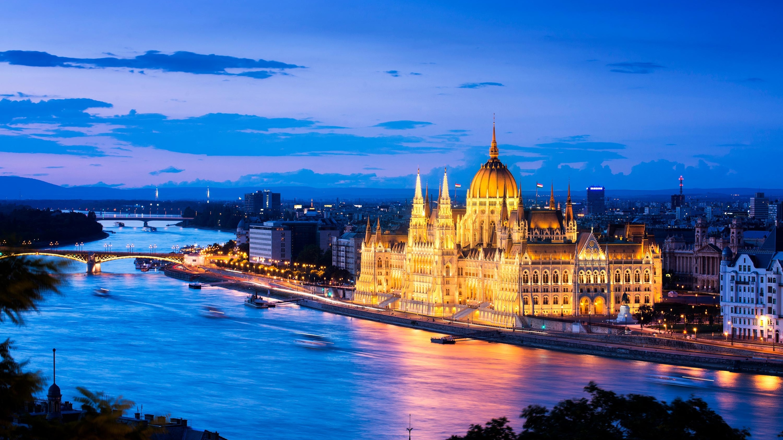 ★NATIONAL GEOGRAPHIC★N235ASU130★Budapest★28 inches★ budapest-travel_16x9.jpg?w=1200