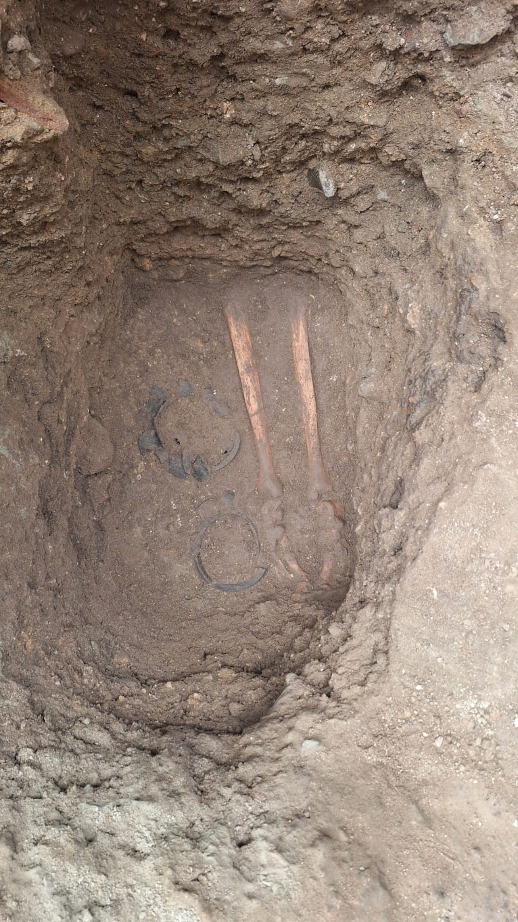 Pots dating to 1150-1250 and a burial post-1240 found by archeologists.