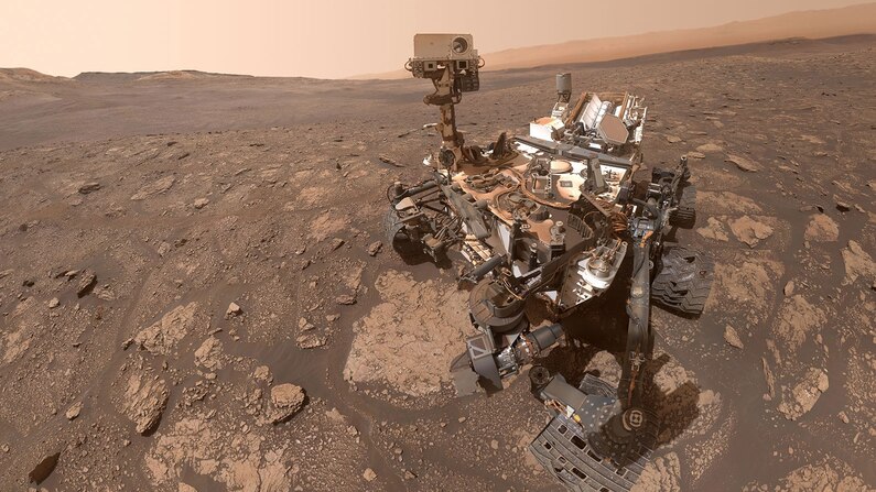 NASA'nın Curiosity Mars gezicisinin bir özçekimi.