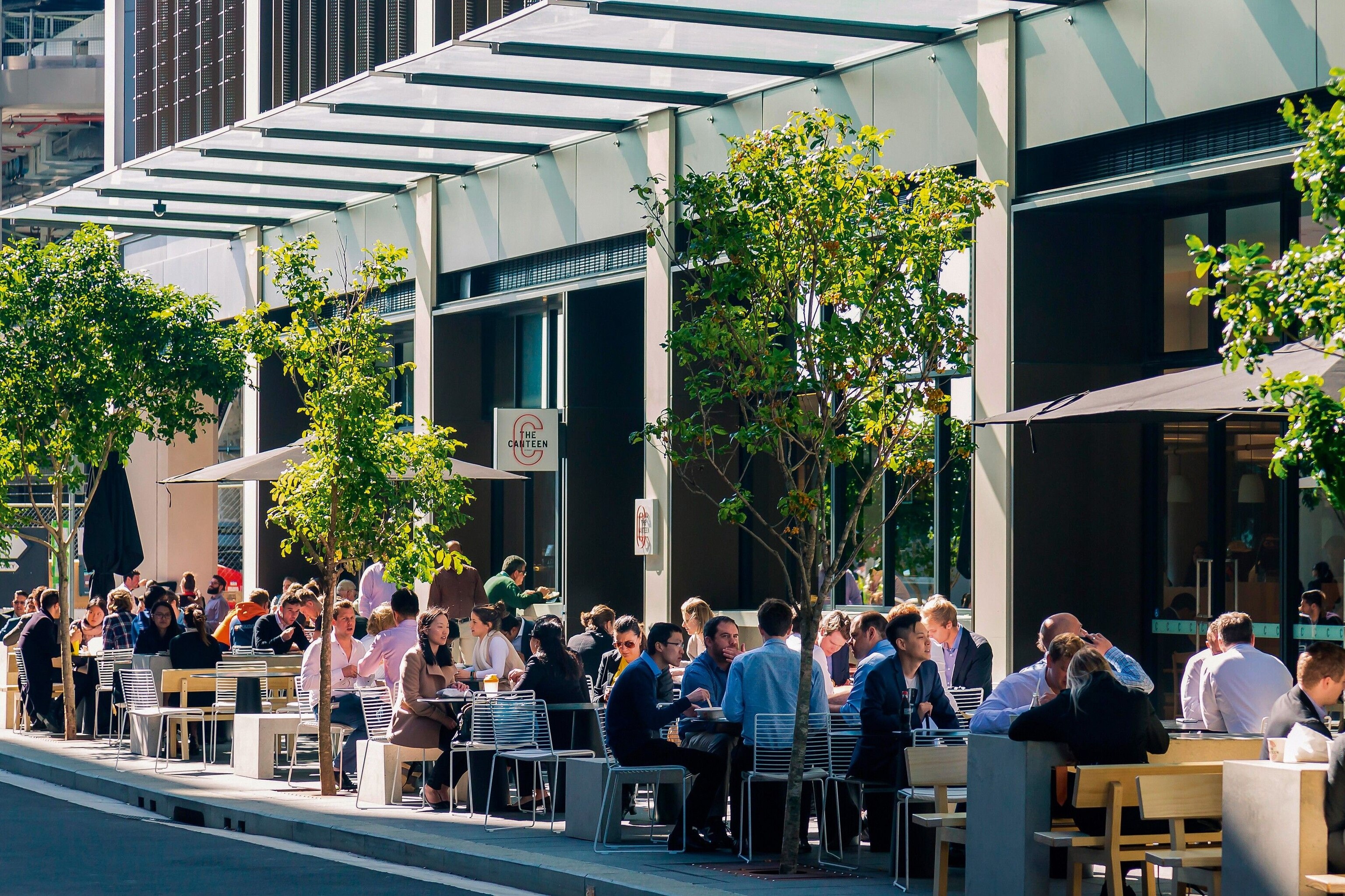 Al fresco dining in Barangaroo.