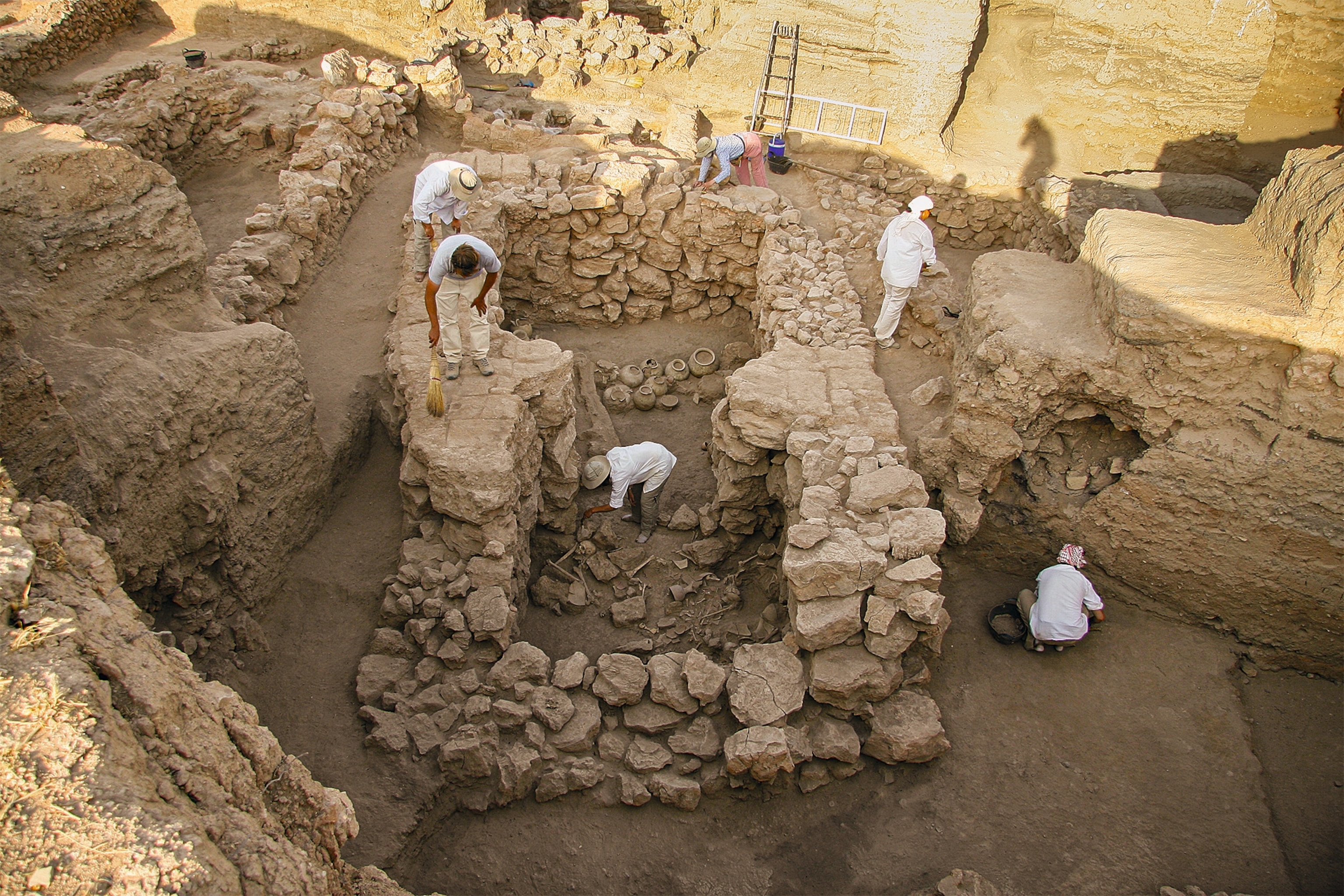 Archaeologists excavate tombs of the elite at a necropolis in Umm el-Marra.