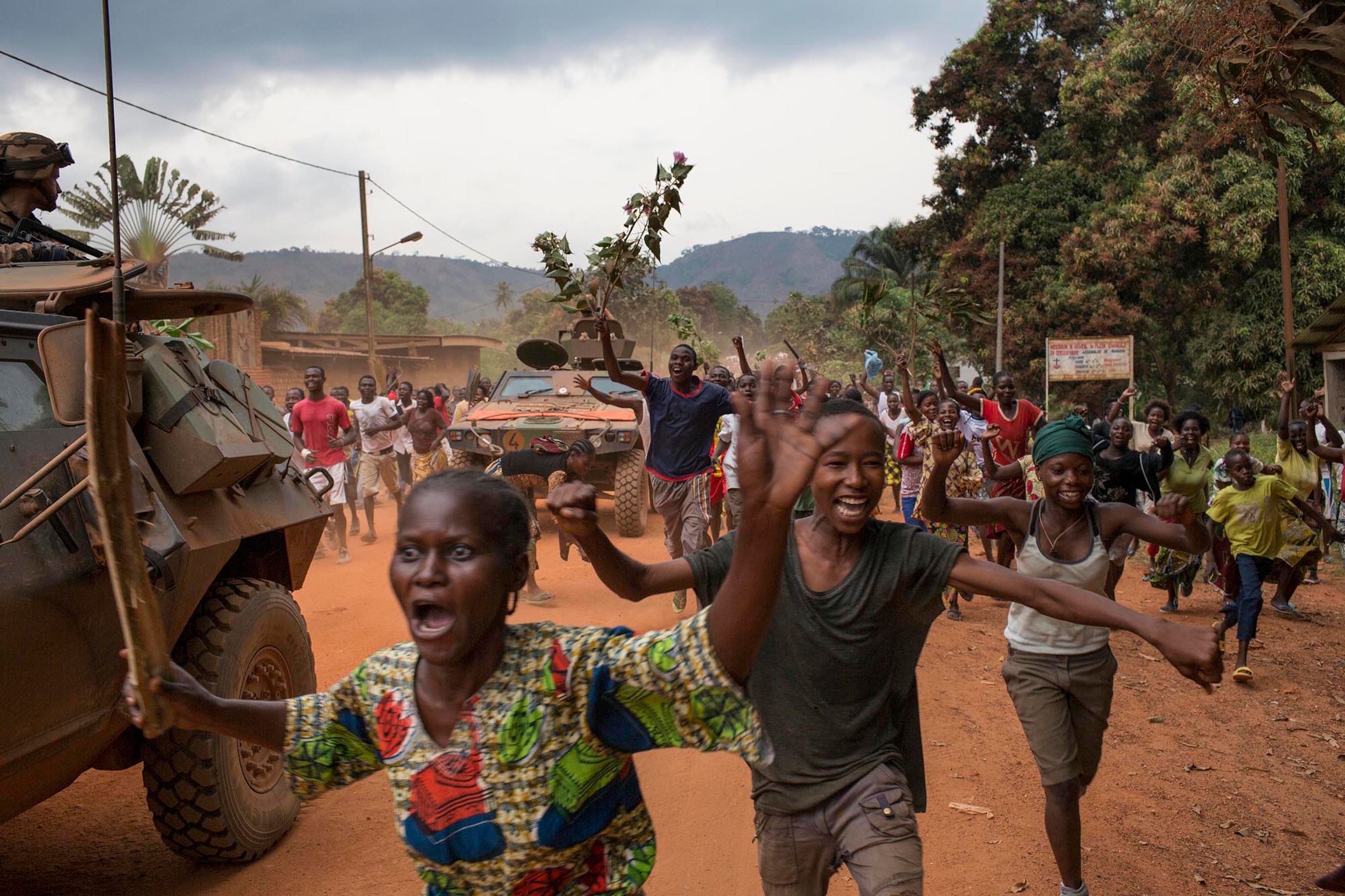 Muslims flee the town of Bangui together with Chadian special forces. Over 10,000 peole leave the city for Chad on a huge convoy as the Muslim population is forced out of the country by the population of CAR.