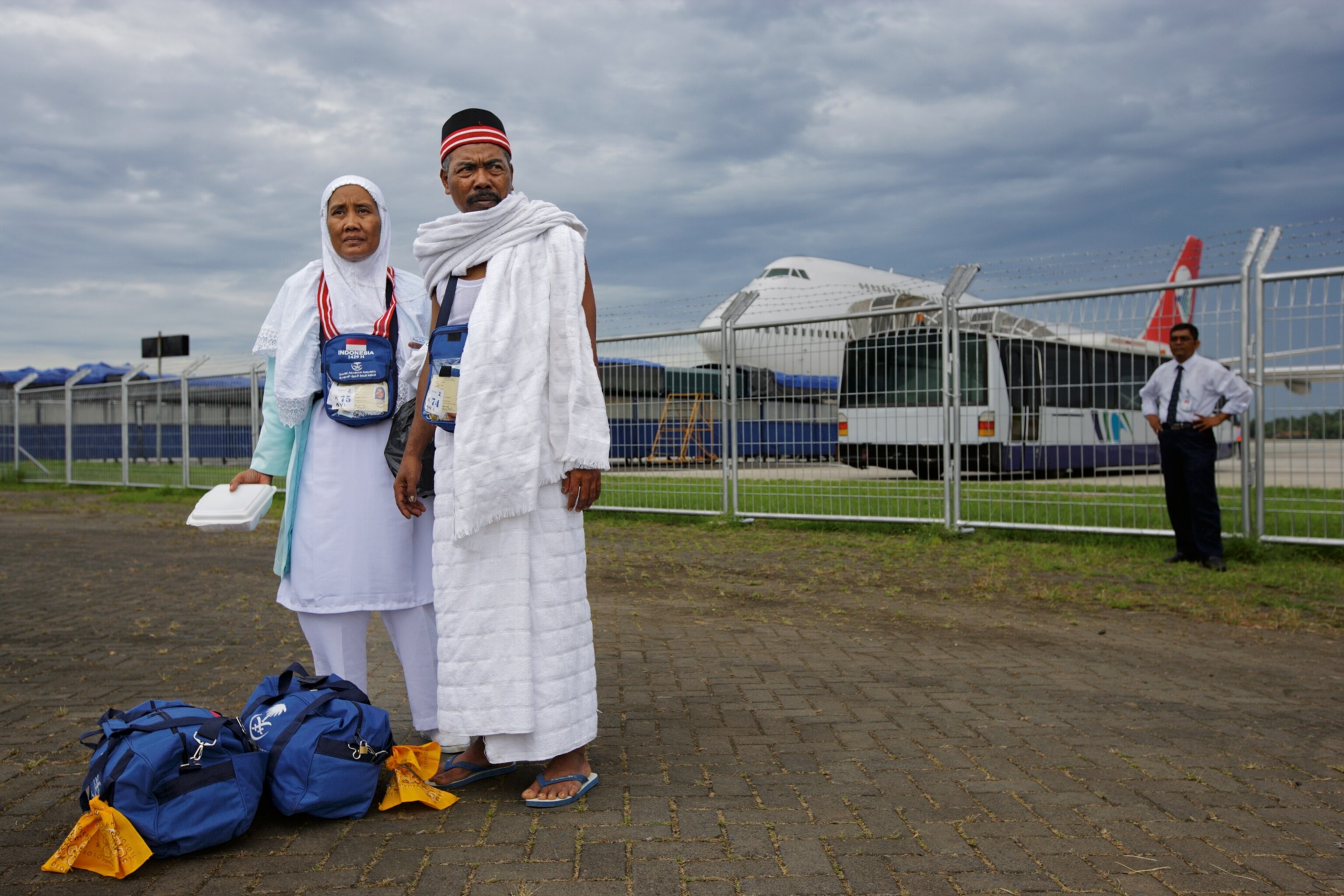pilgrims wearing garments symbolizing purity and equality before God