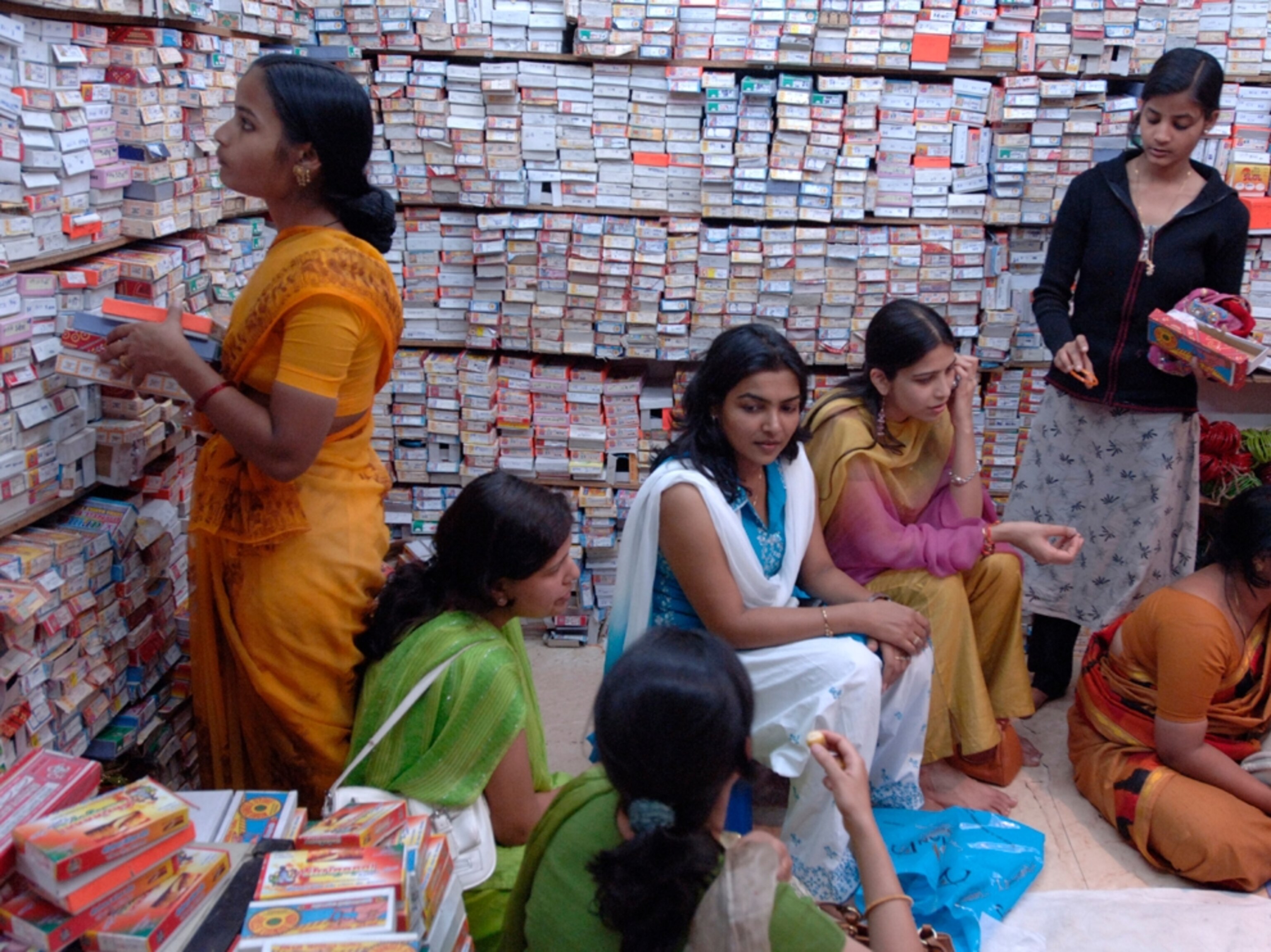 Women shop for jewelry, India