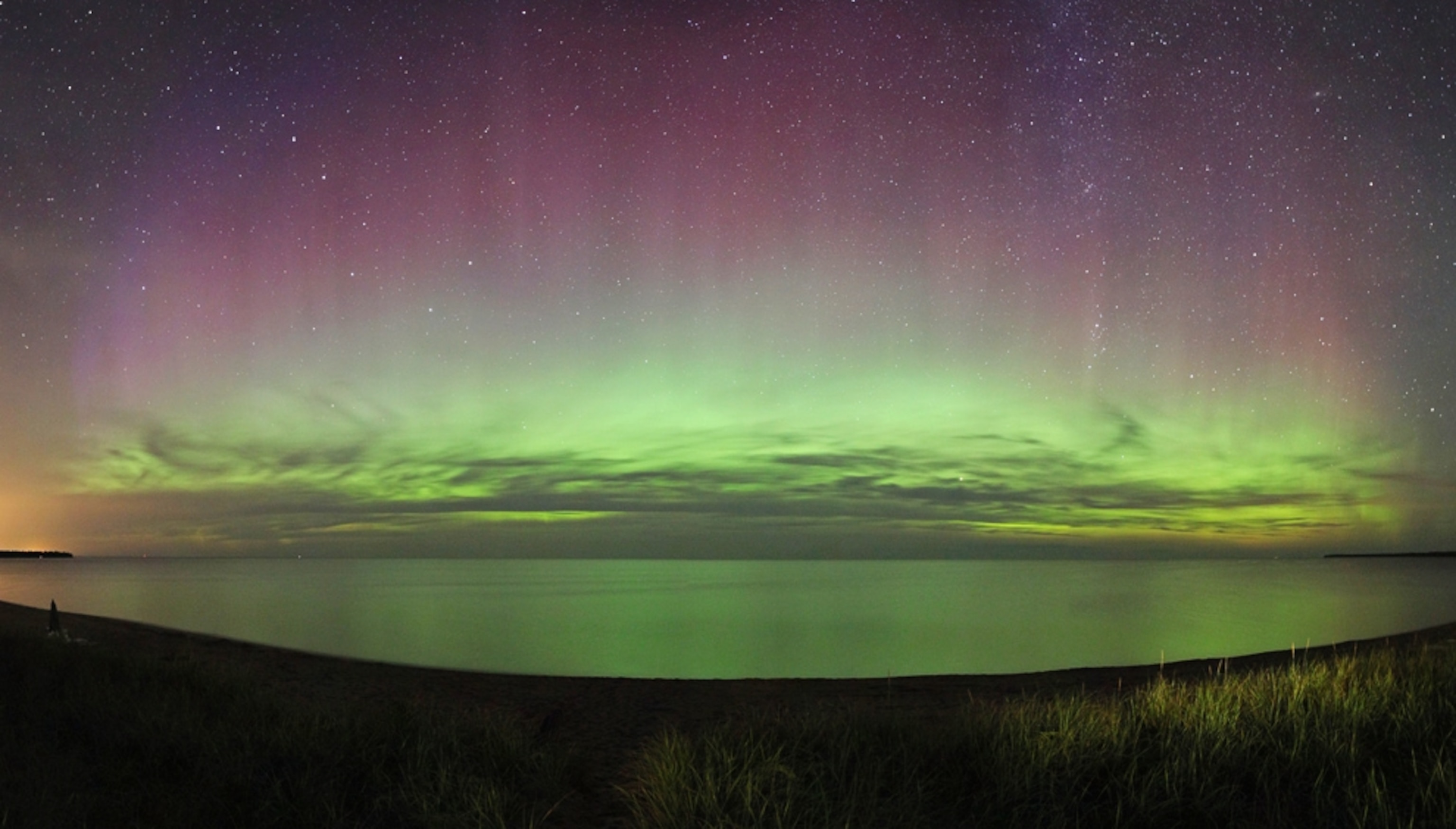 Picture of an aurora over Lake Superior as seen from Michigan.