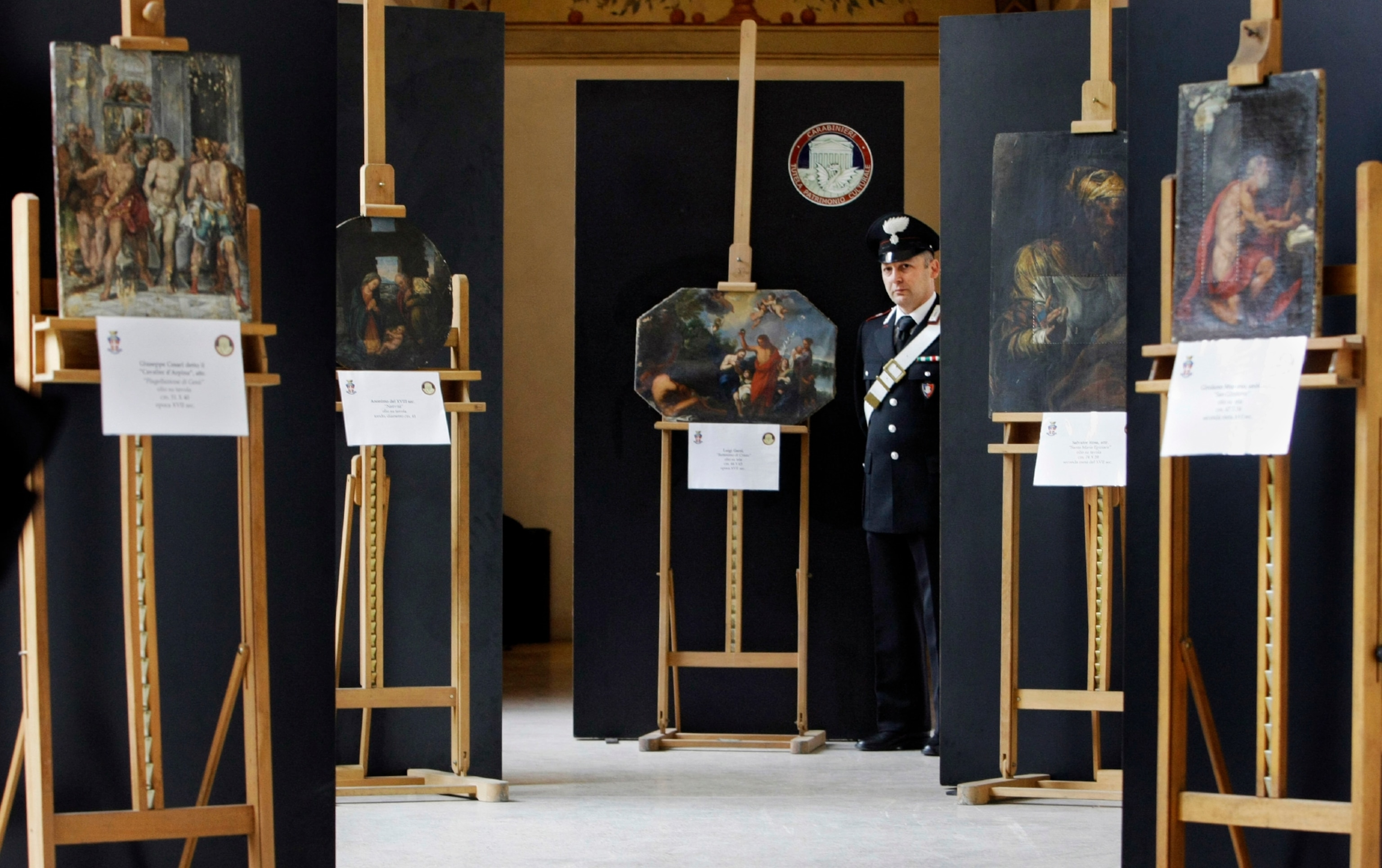 paintings and Italian carabinieri standing guard