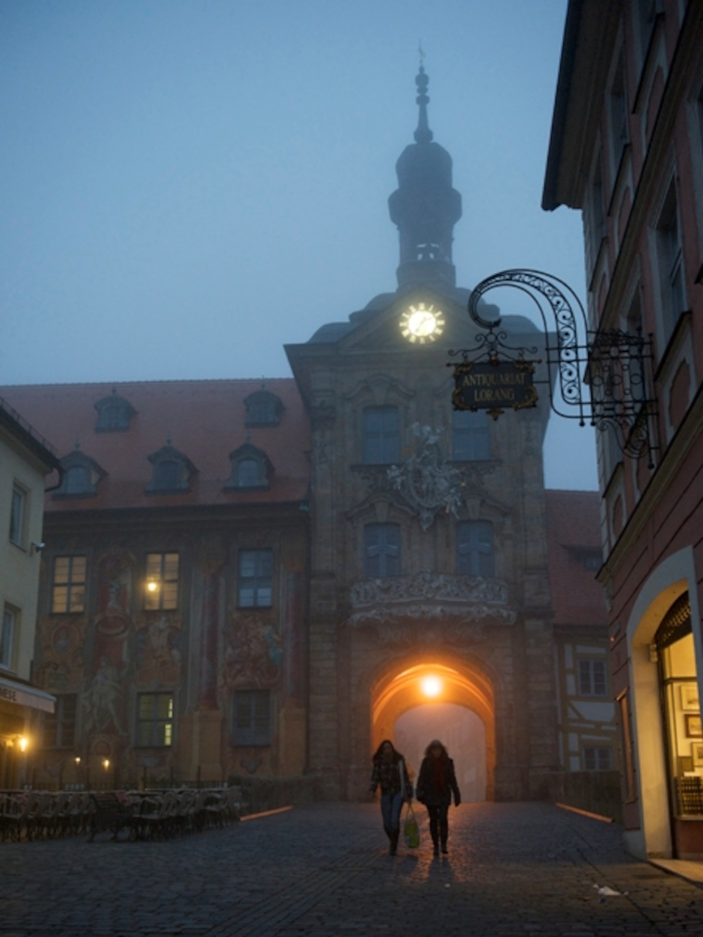 girls walk through Bamberg morning mist