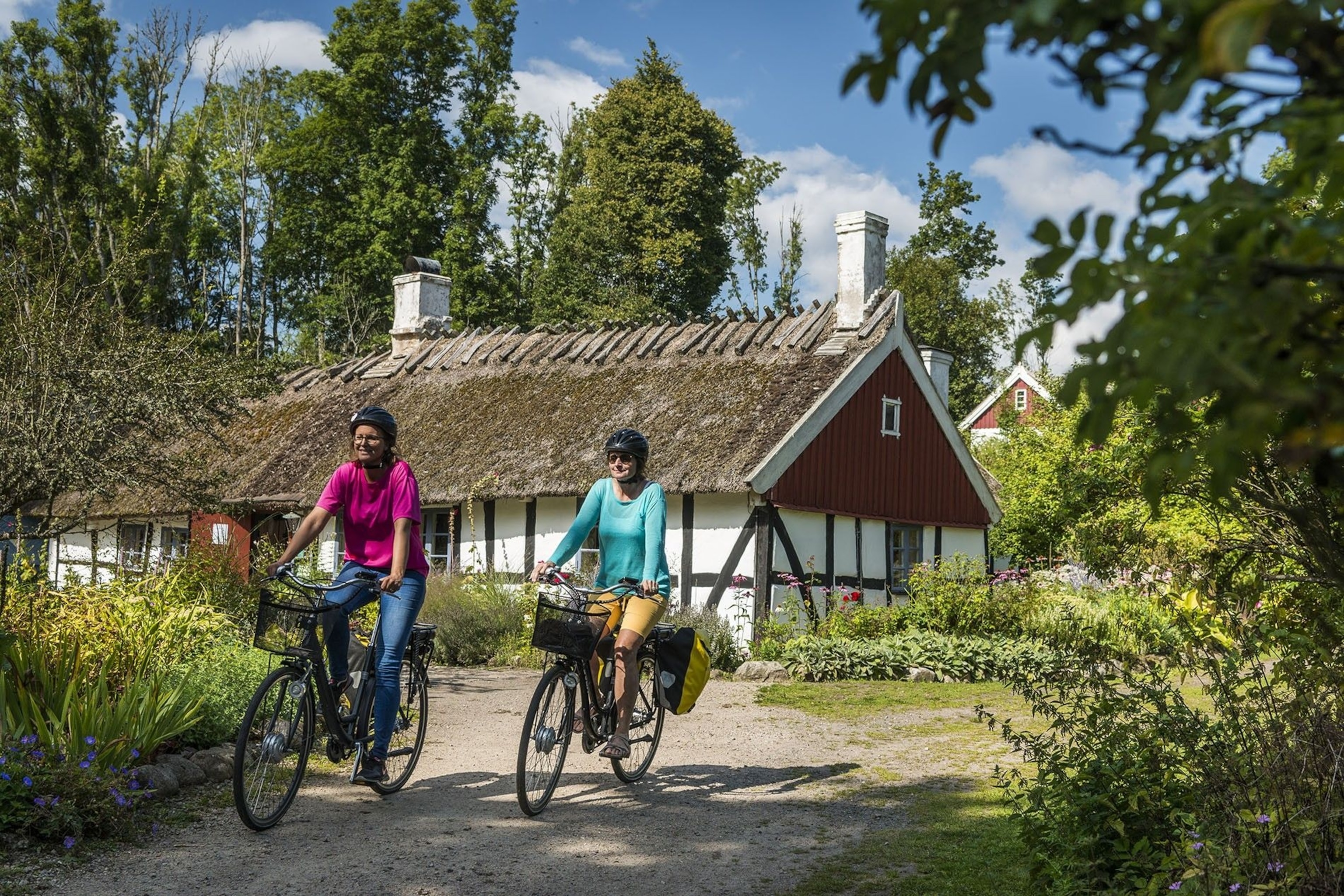 Cycling along the Syndostleden biking trail