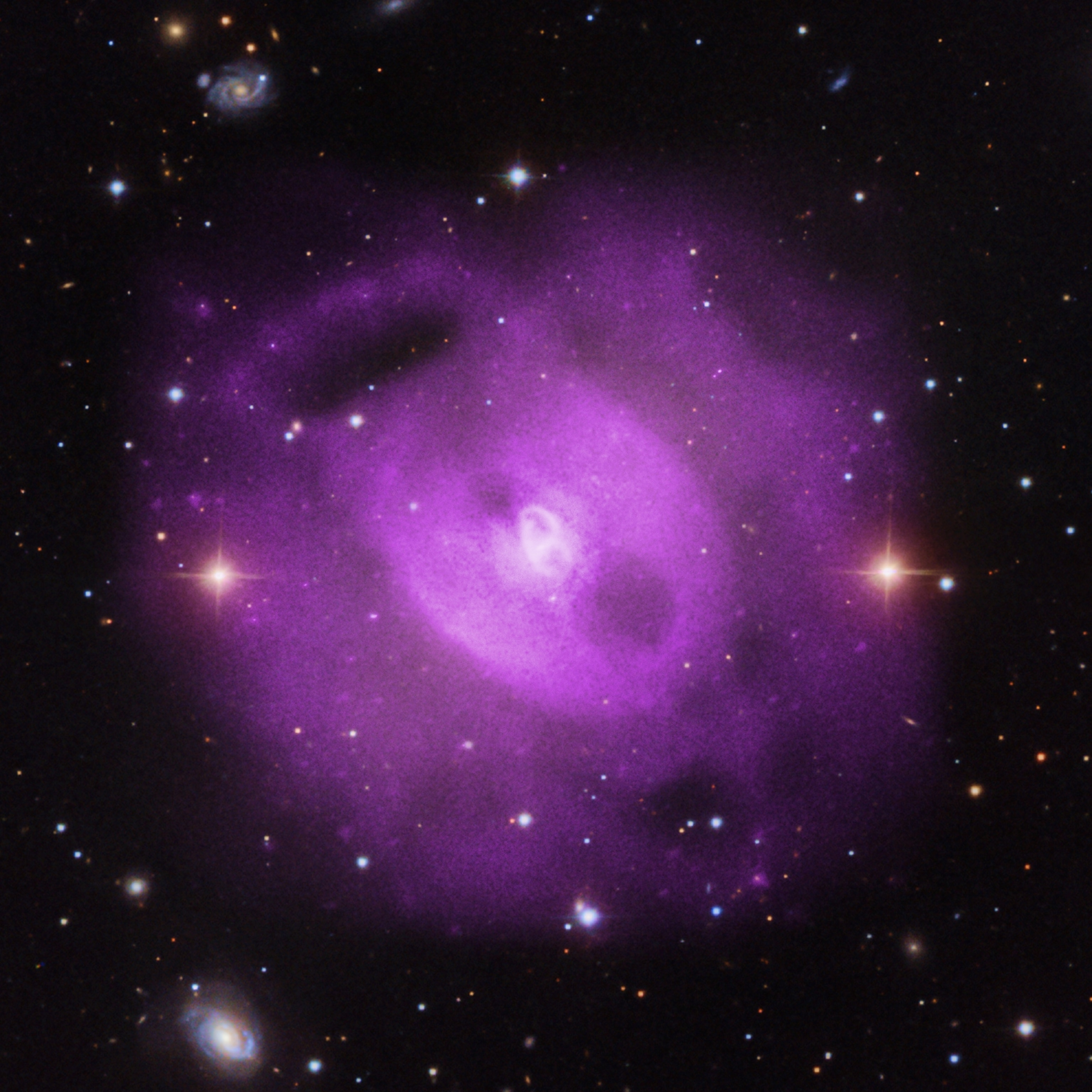 x-ray image of supermassive black hole in center of cluster of galaxies