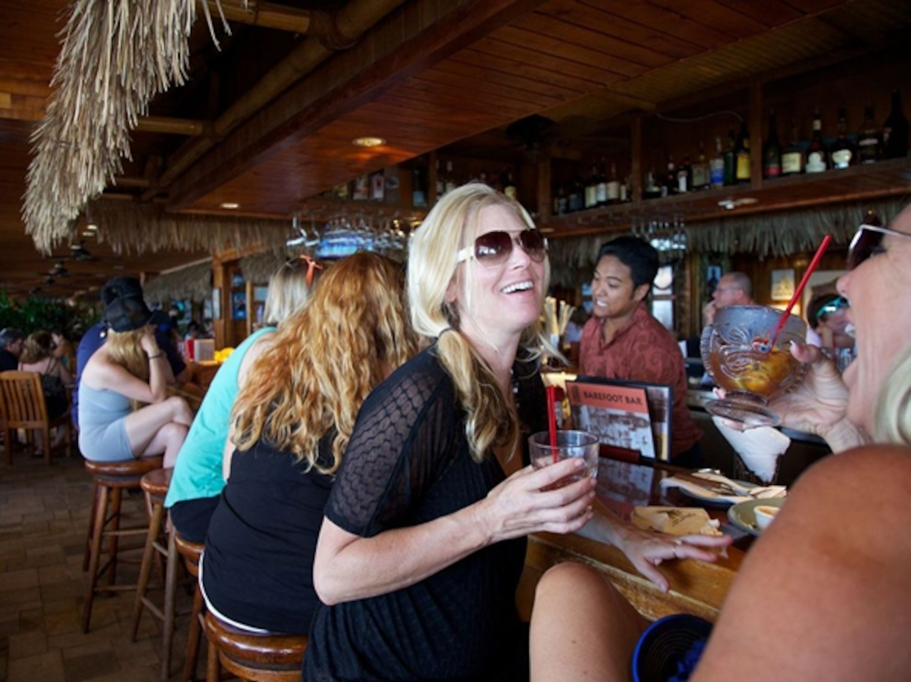 The crowd at Duke's Waikiki (Photograph by Susan Seubert)