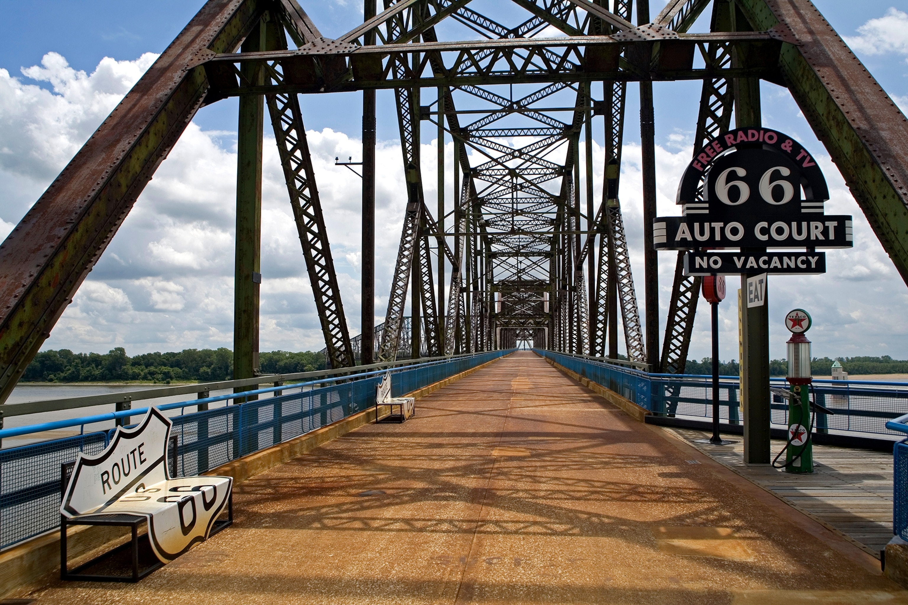 Picrture of Old Chain of Rocks Bridge in St. Louis, Missouri