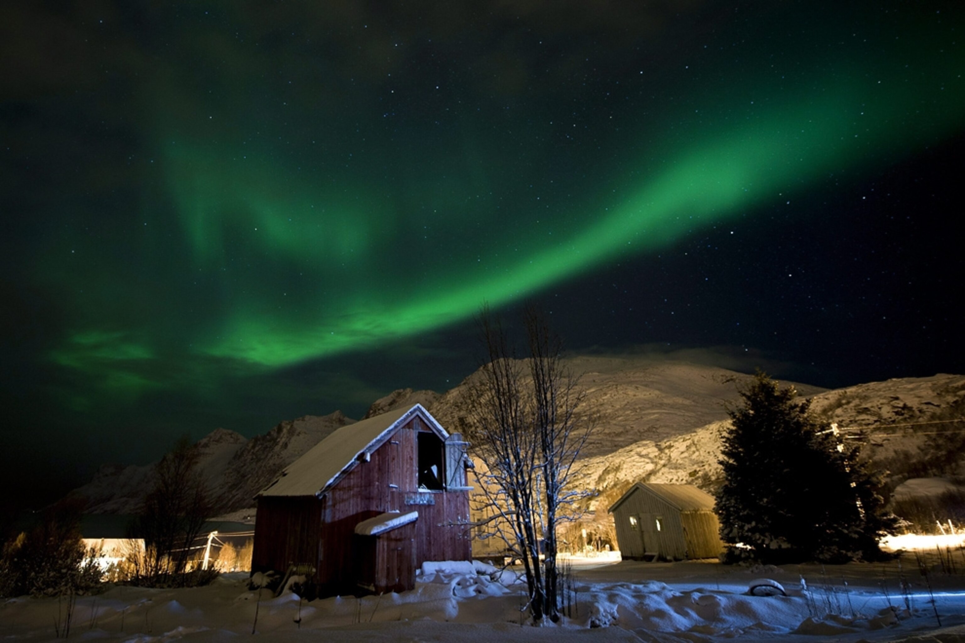 Aurora picture: northern lights over a barn in Norway