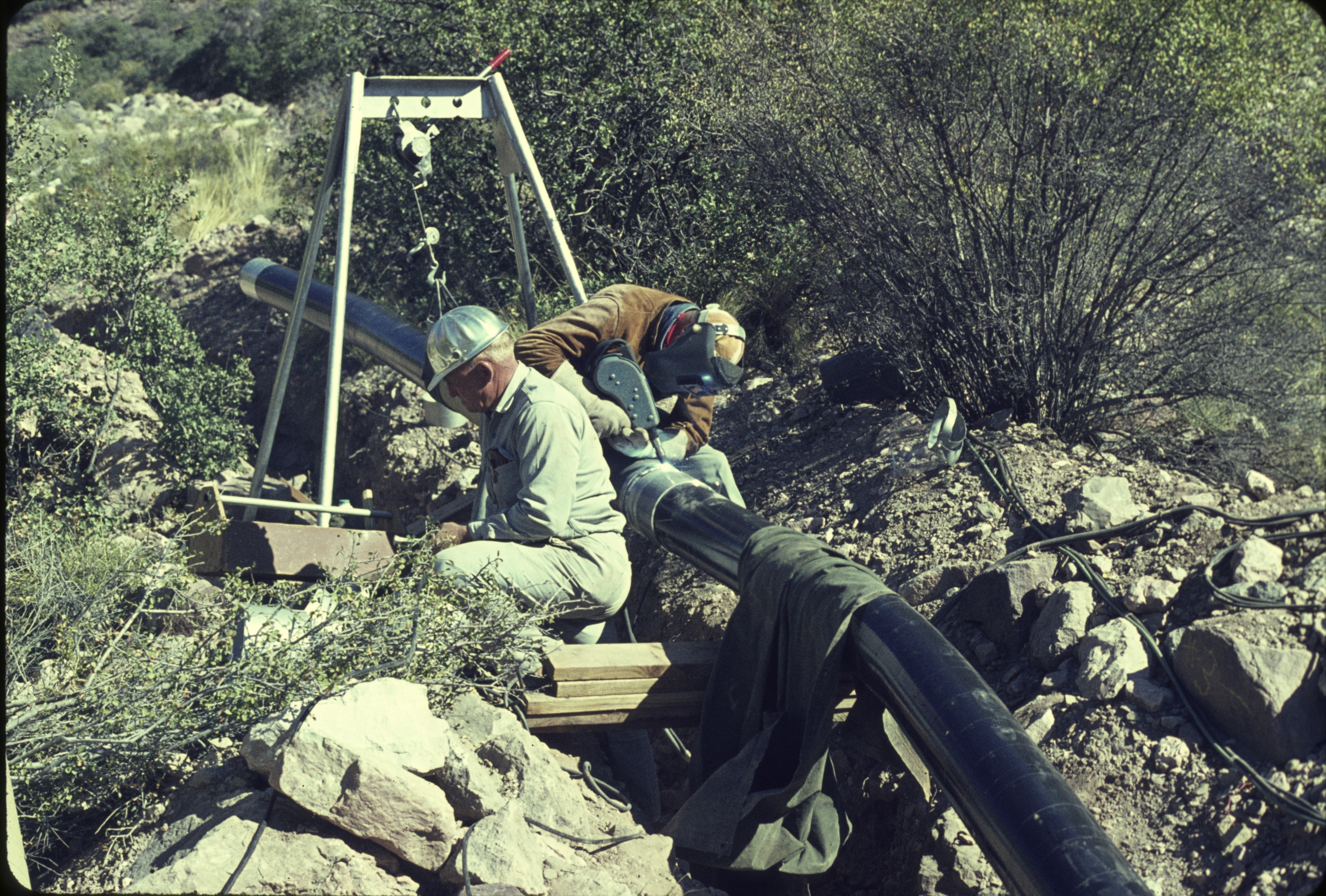 A weld crew fabricates the Grand Canyon waterline joint before 1966 flood