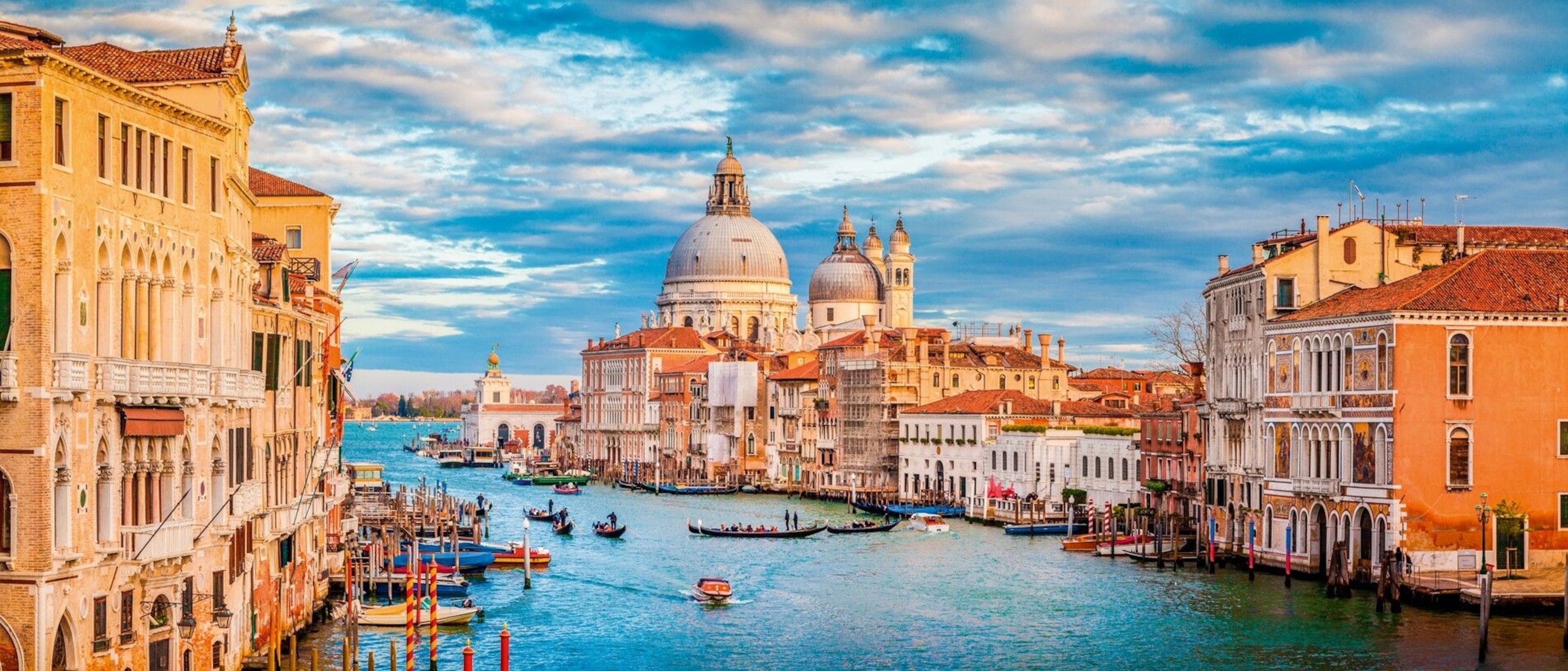 Venice has long grappled with overtourism. As a solution to the overcrowding, authorities are considering introducing an entry fee of up to €10 for day-trippers in the hope of putting some of them off.