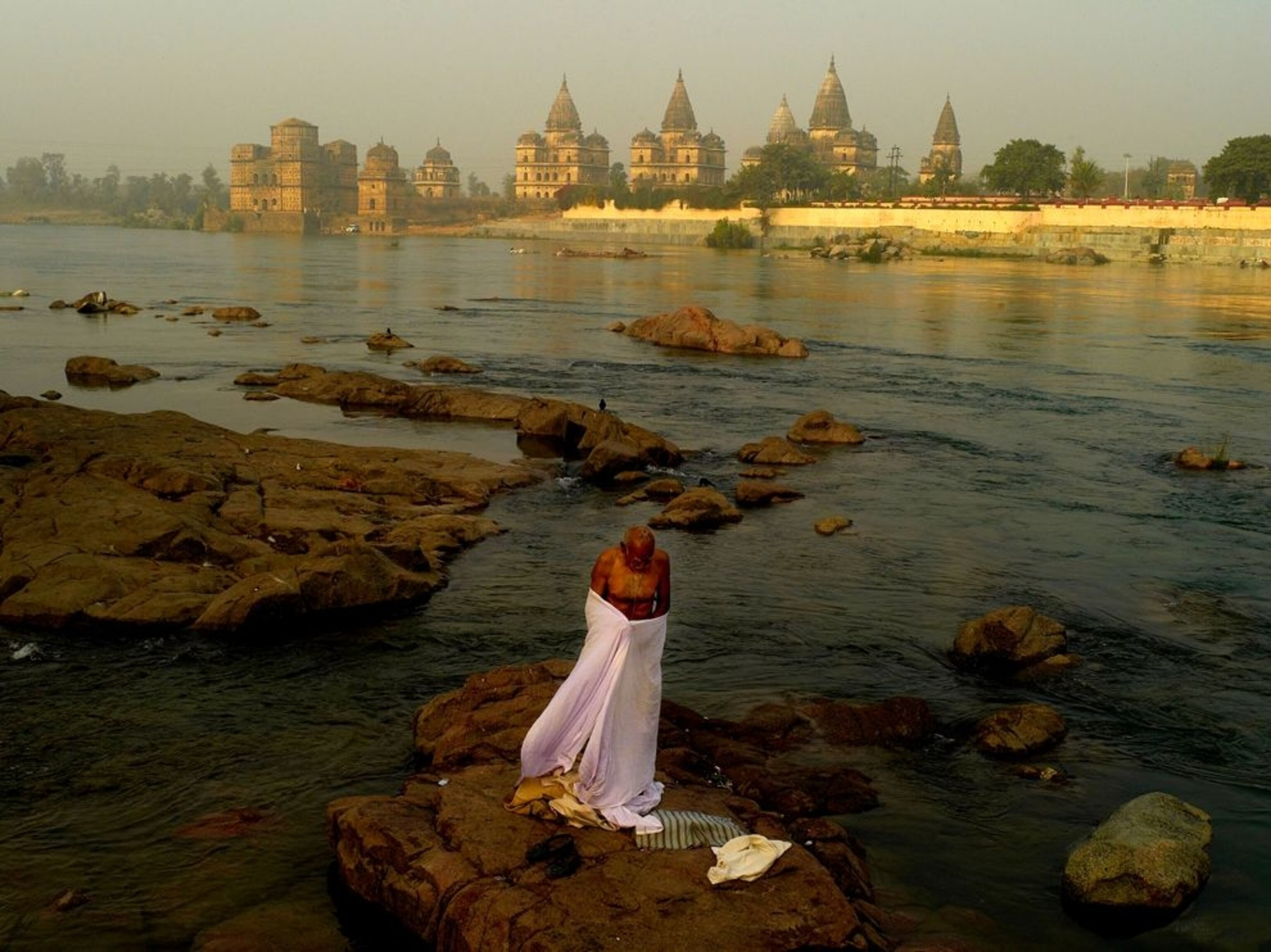 a man bathing in the Betwa River in Orchha, India