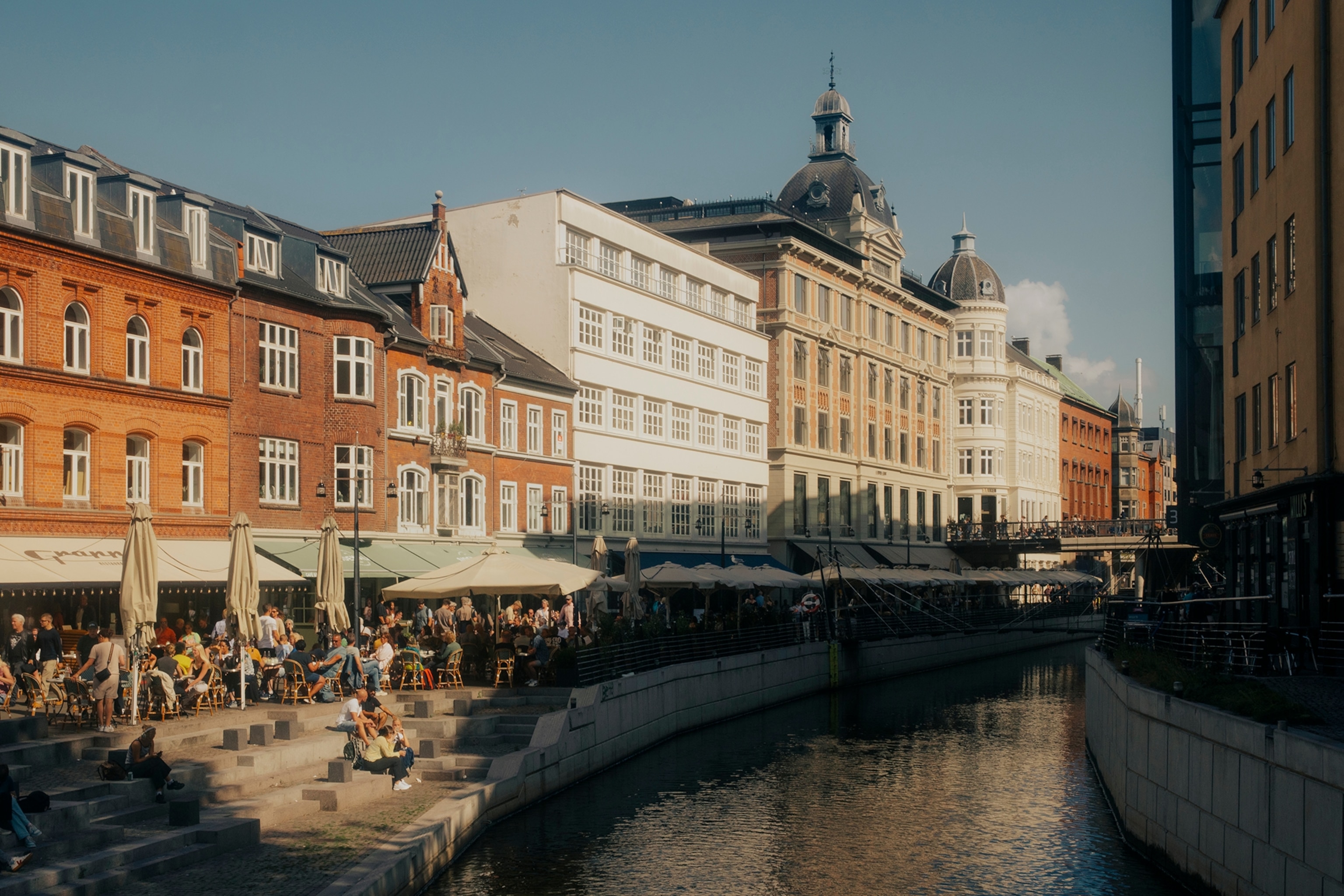 Åboulevarden is a prominent street and promenade in Aarhus – a popular place both for locals and tourists to stroll, meet, eat, drink and go clubbing.