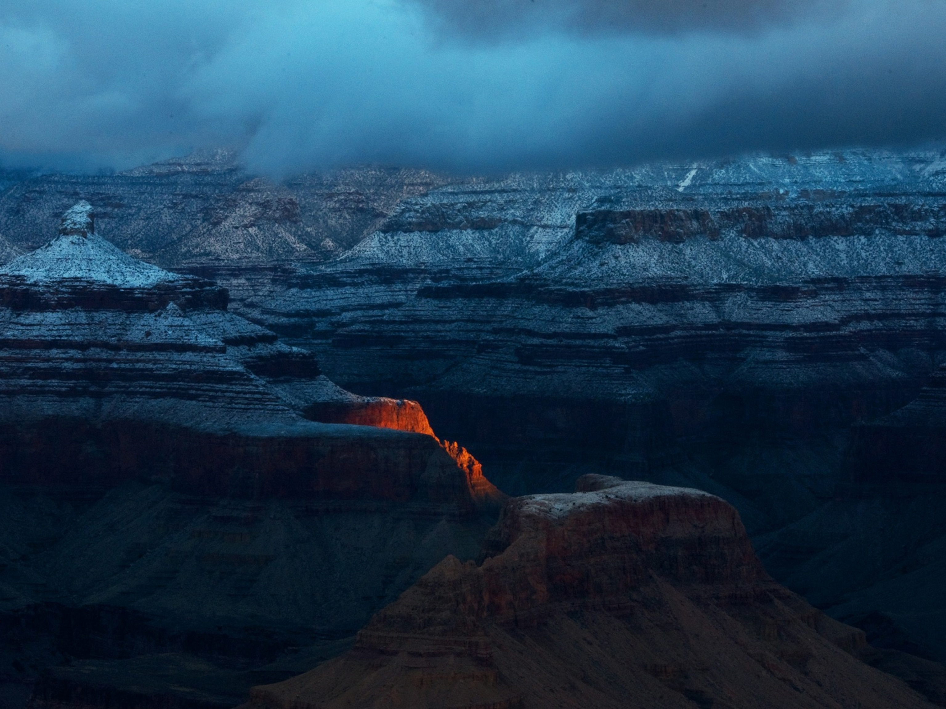 light striking the South Rim of the Grand Canyon before dawn