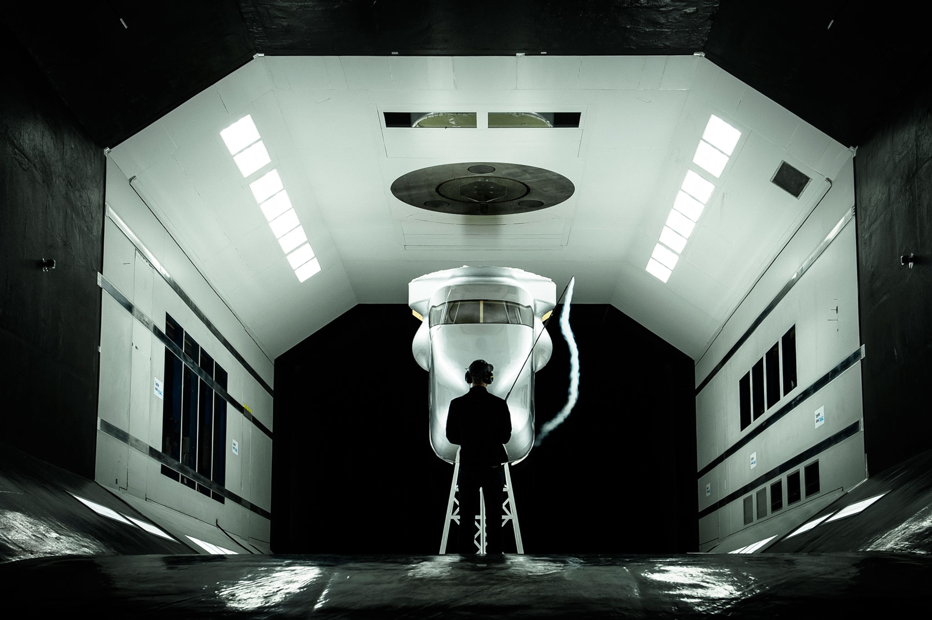 Solar Impulse team building a second aircraft to circumnavigate the globe